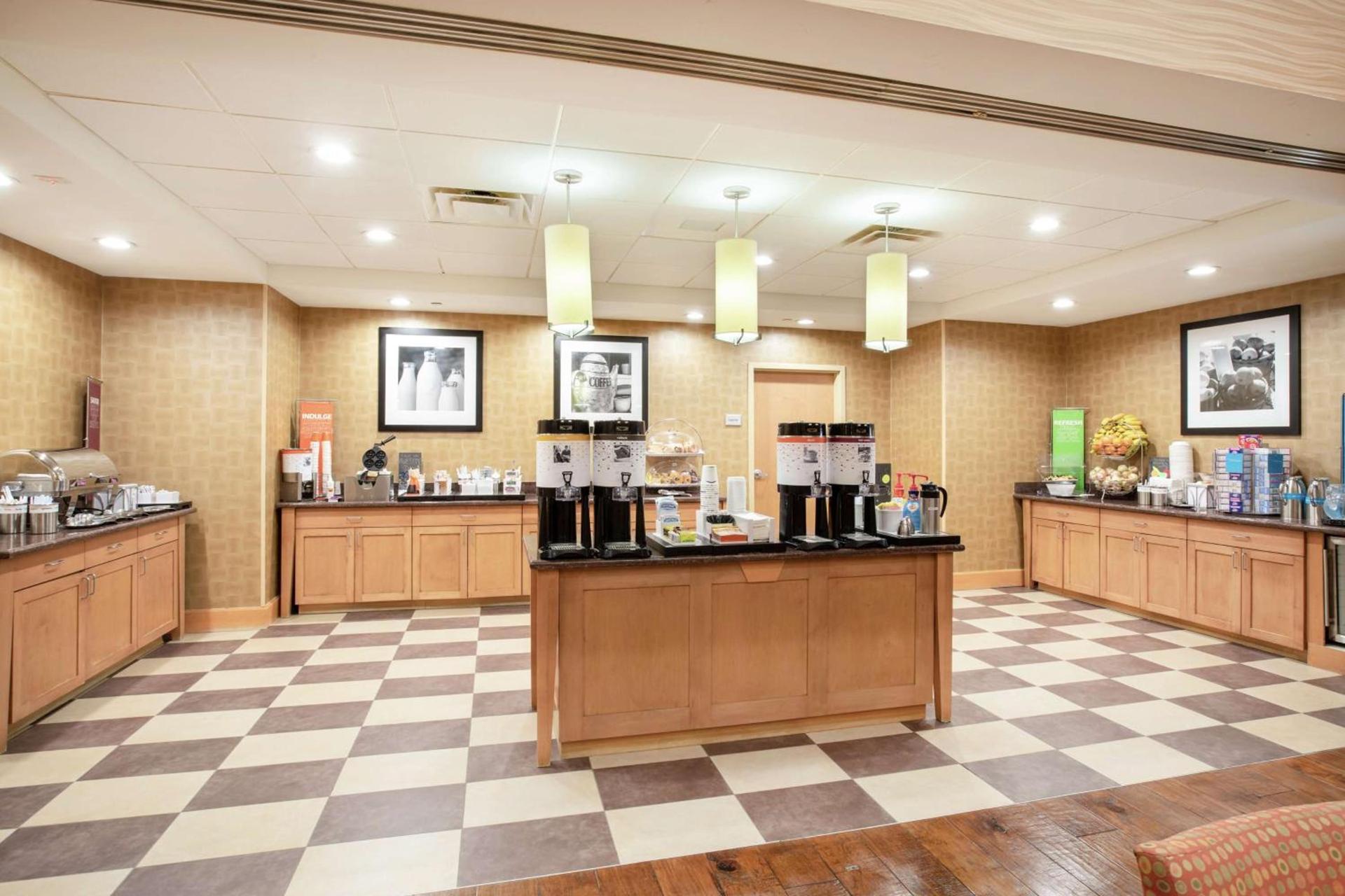 Hampton Inn and Suites Denver/South-RidgeGate photo 11