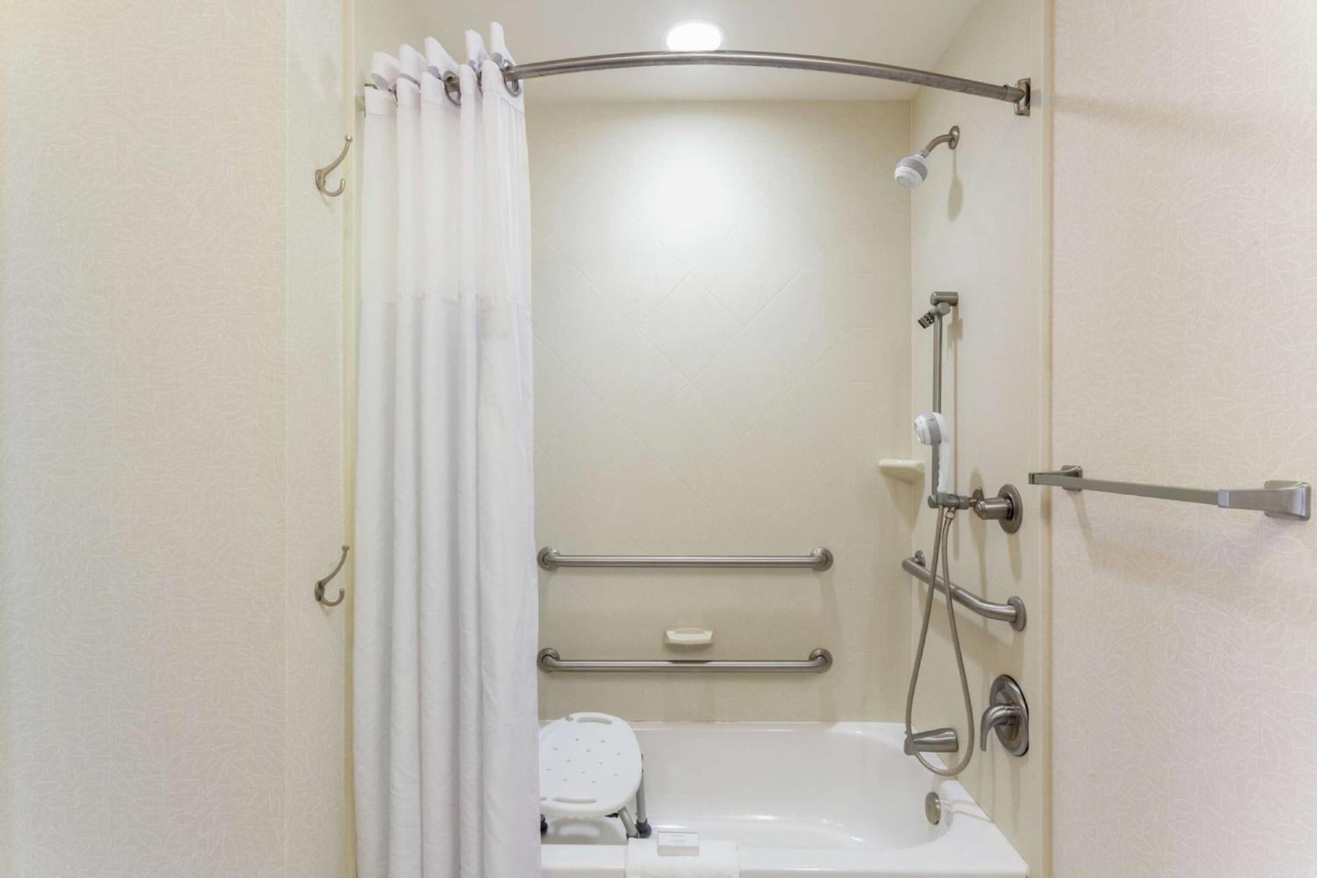 Hampton Inn Ozark photo 31