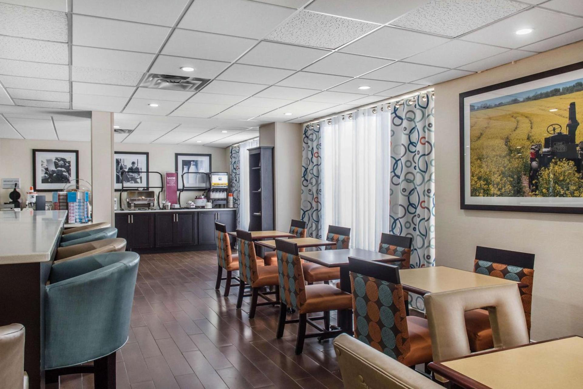 Hampton Inn Douglas photo 10