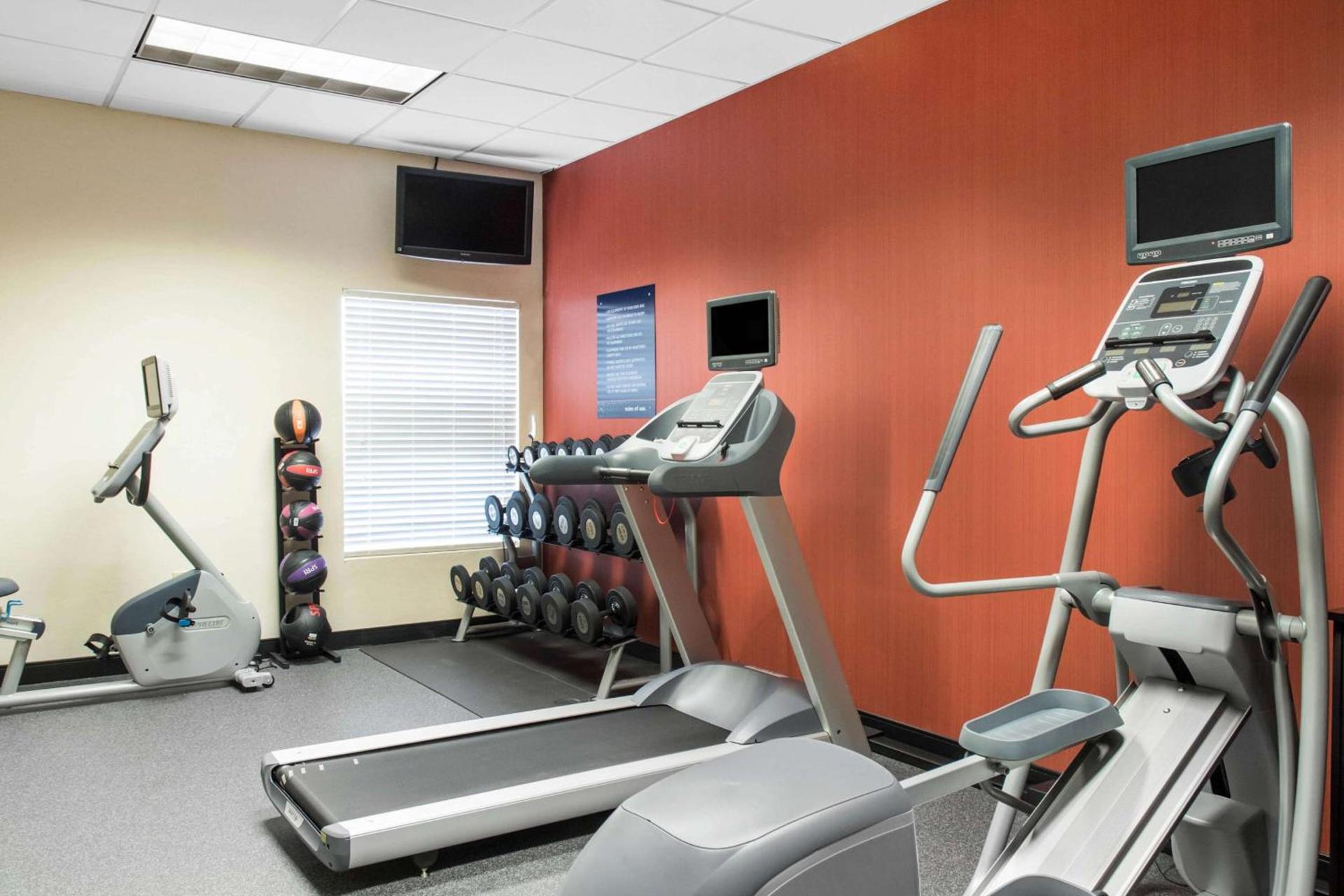 Hampton Inn Douglas photo 18