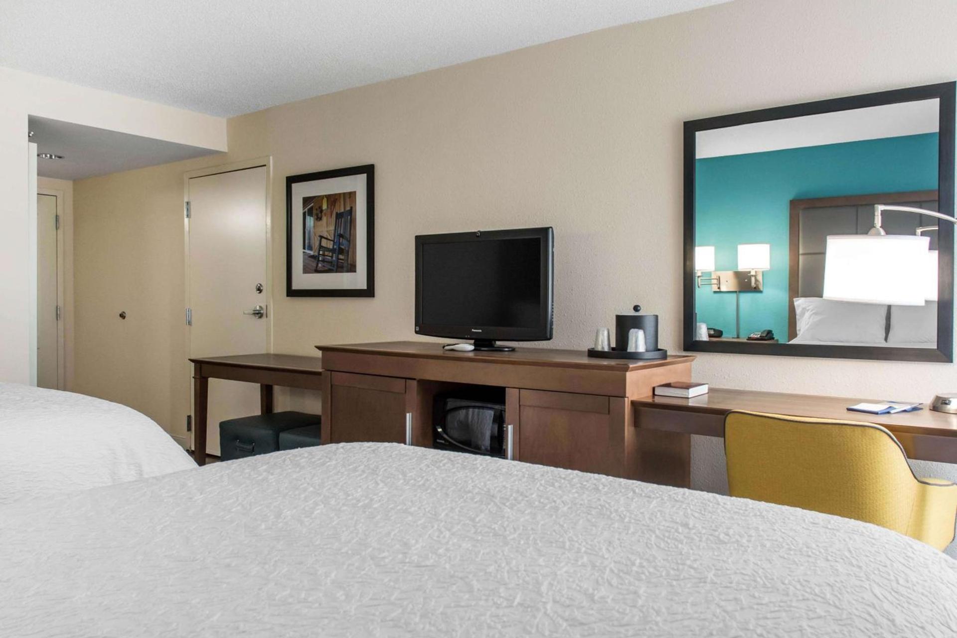 Hampton Inn Douglas photo 22