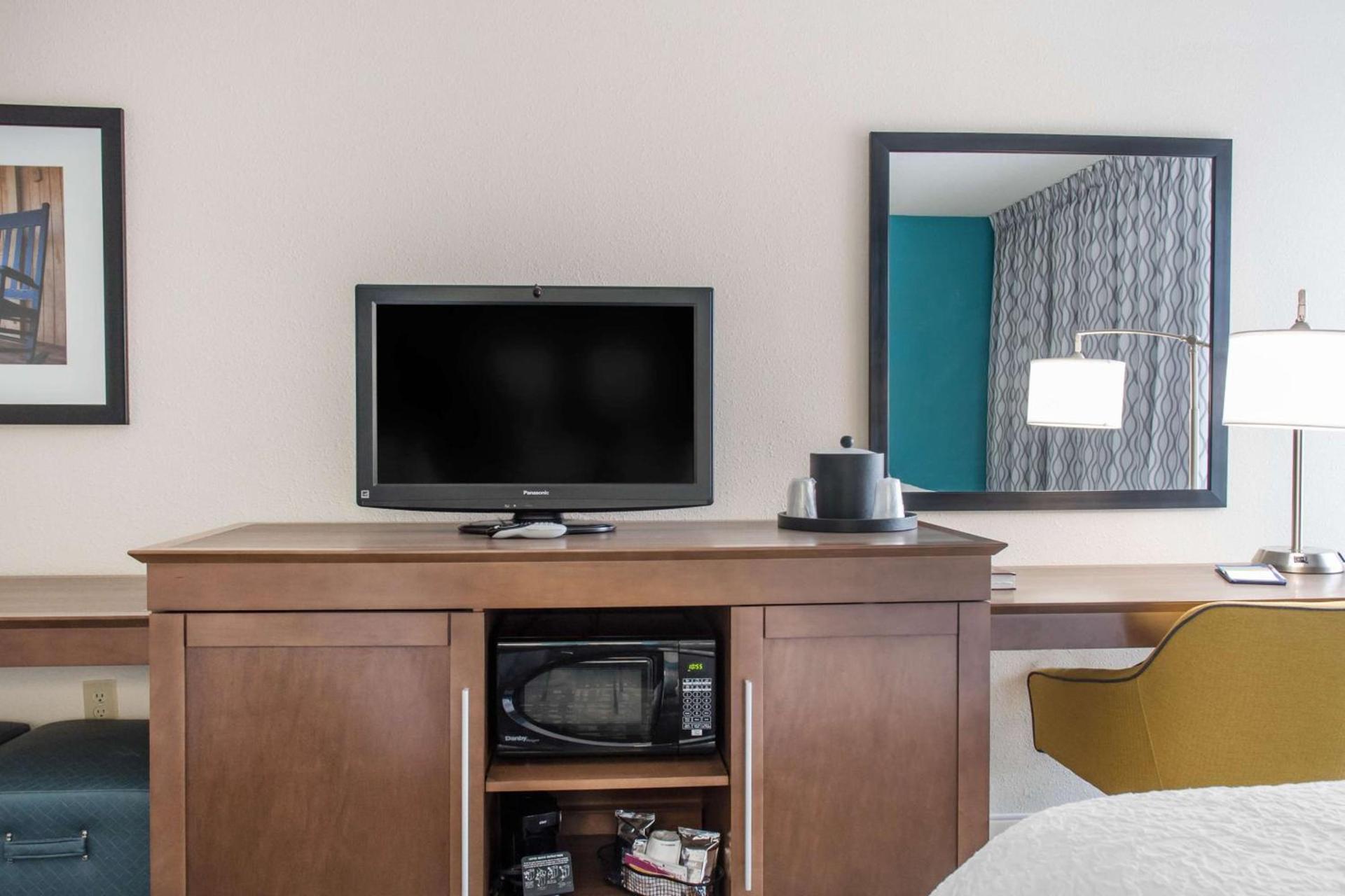 Hampton Inn Douglas photo 26