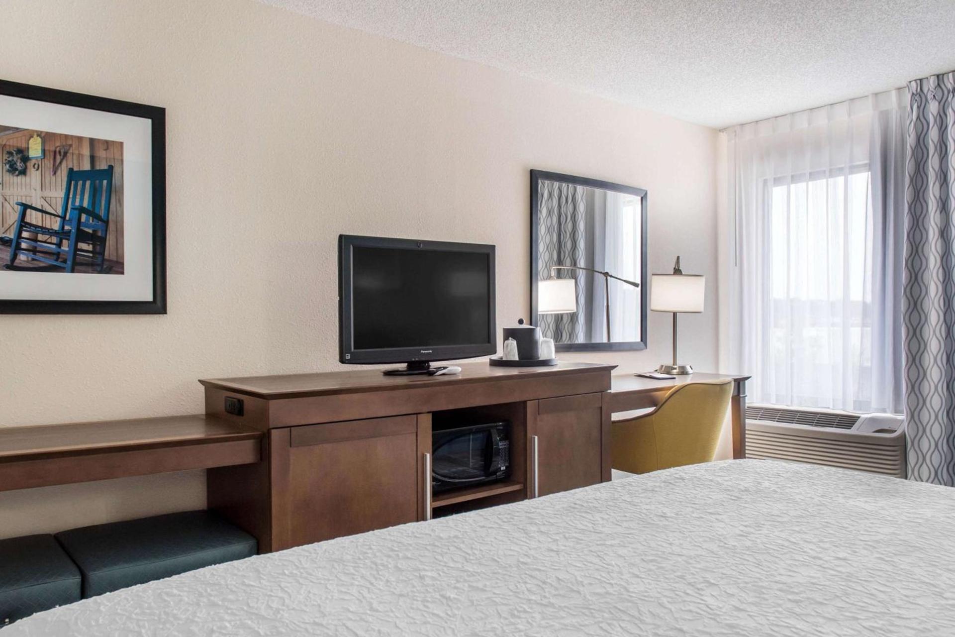 Hampton Inn Douglas photo 25