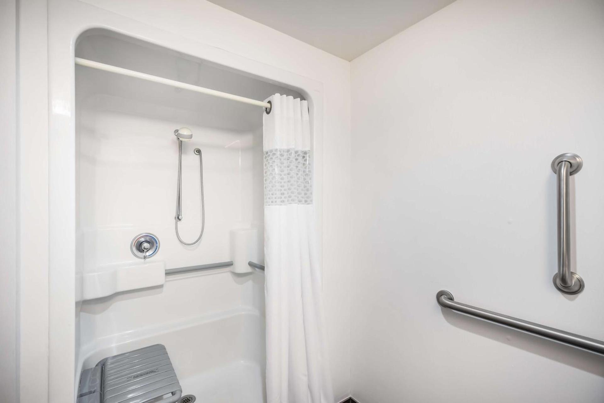 Hampton Inn Dover photo 16