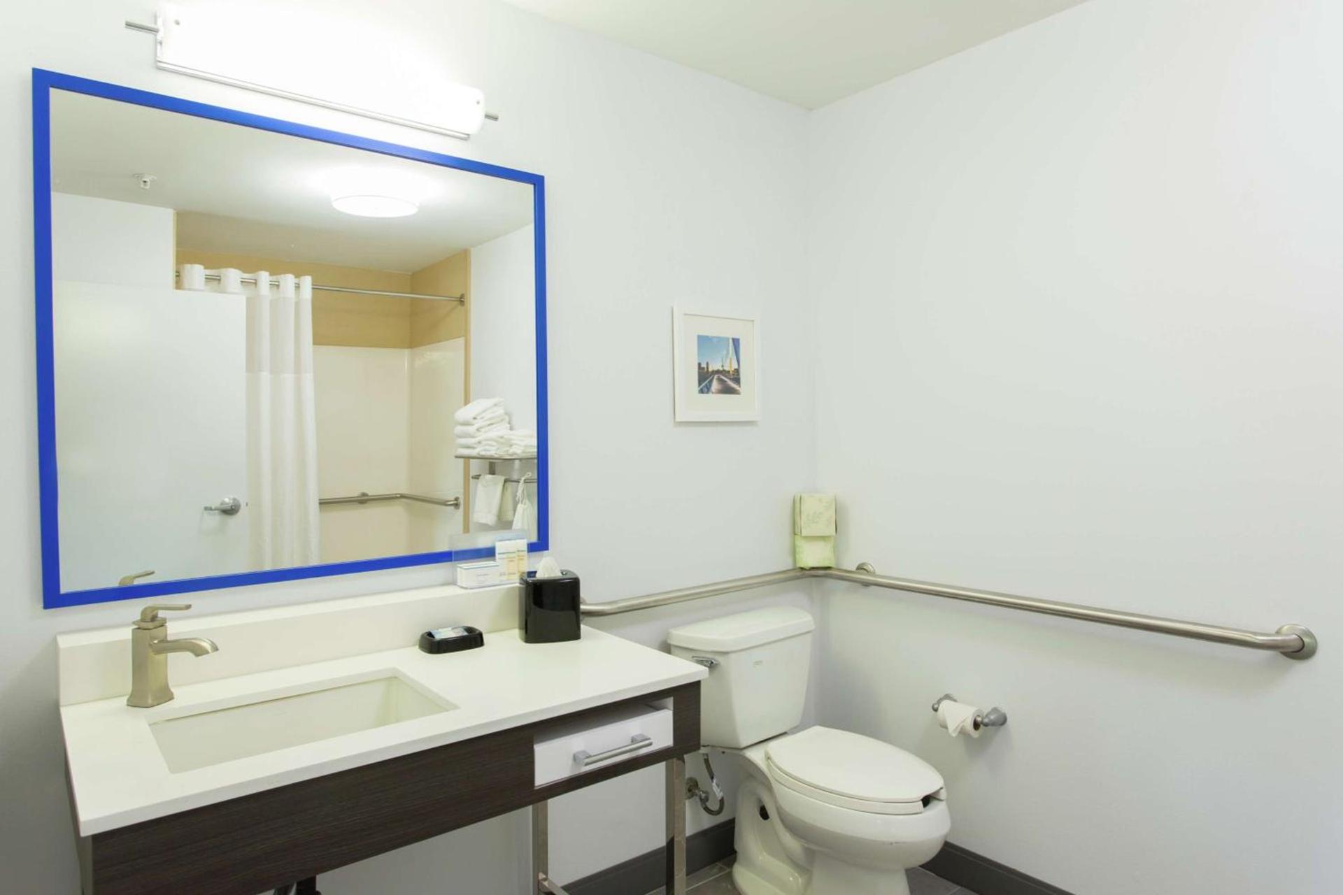 Hampton Inn & Suites Ankeny photo 32