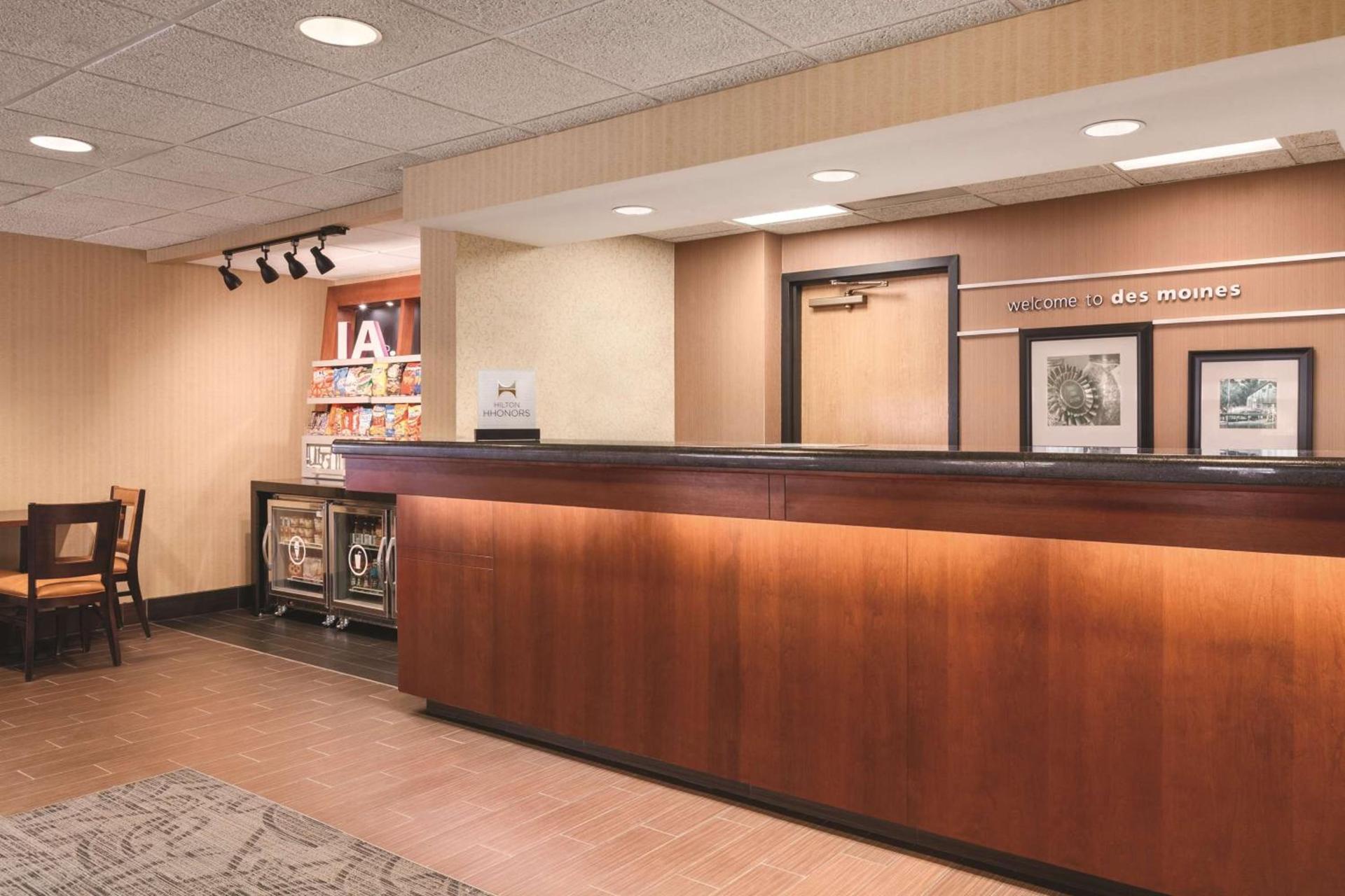 Hampton Inn Des Moines-Airport photo 4