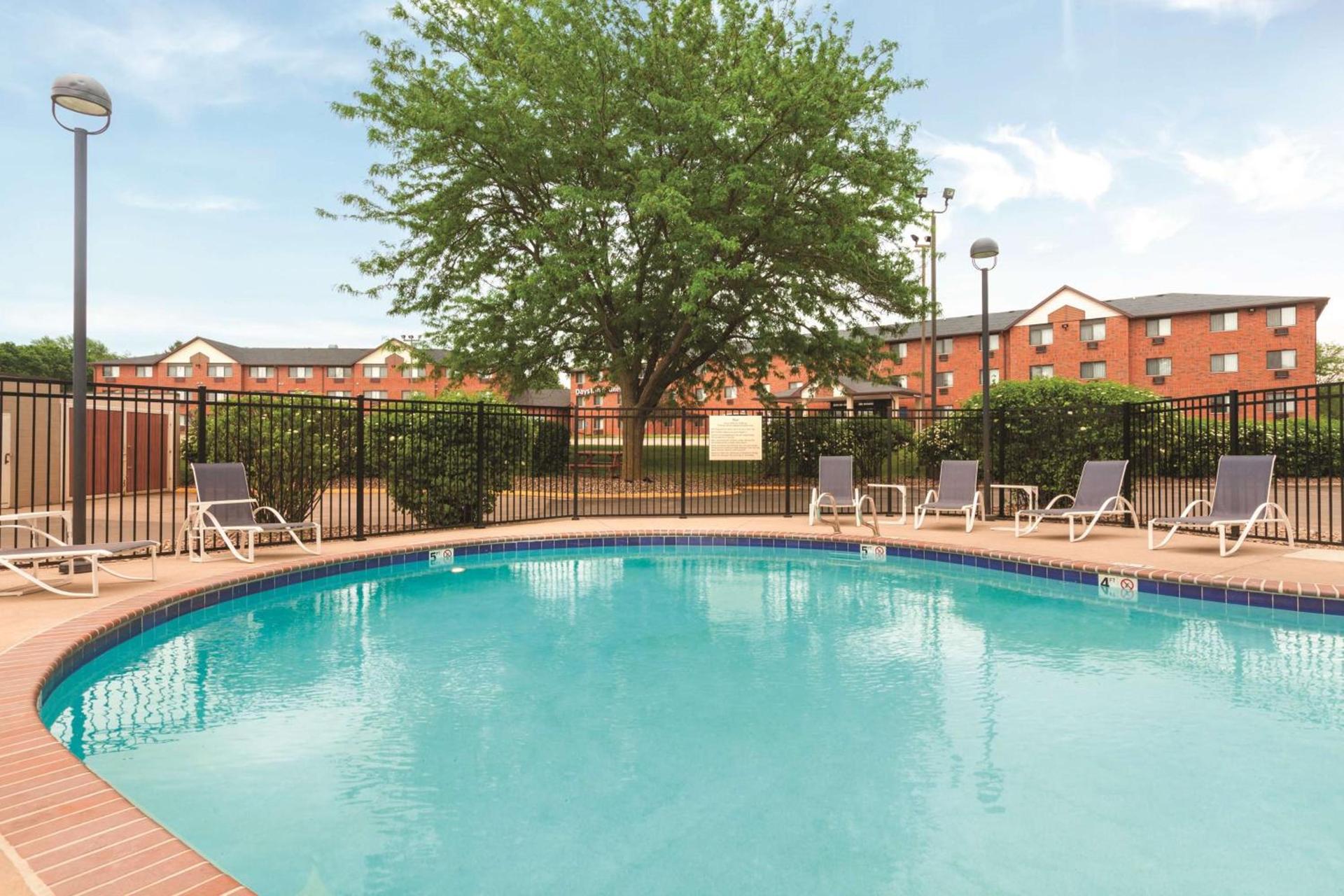 Hampton Inn Des Moines-Airport photo 7
