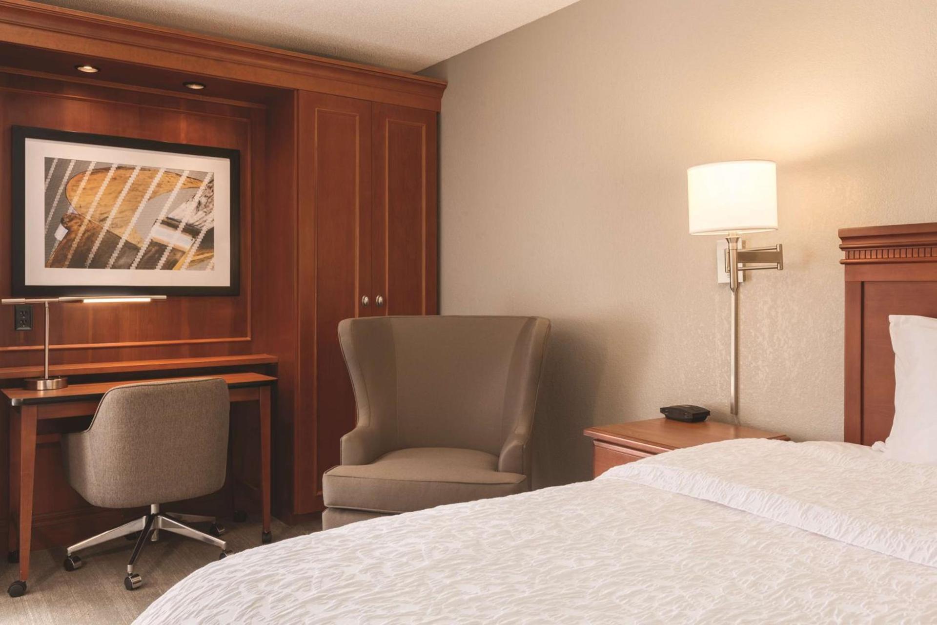 Hampton Inn Des Moines-Airport photo 12