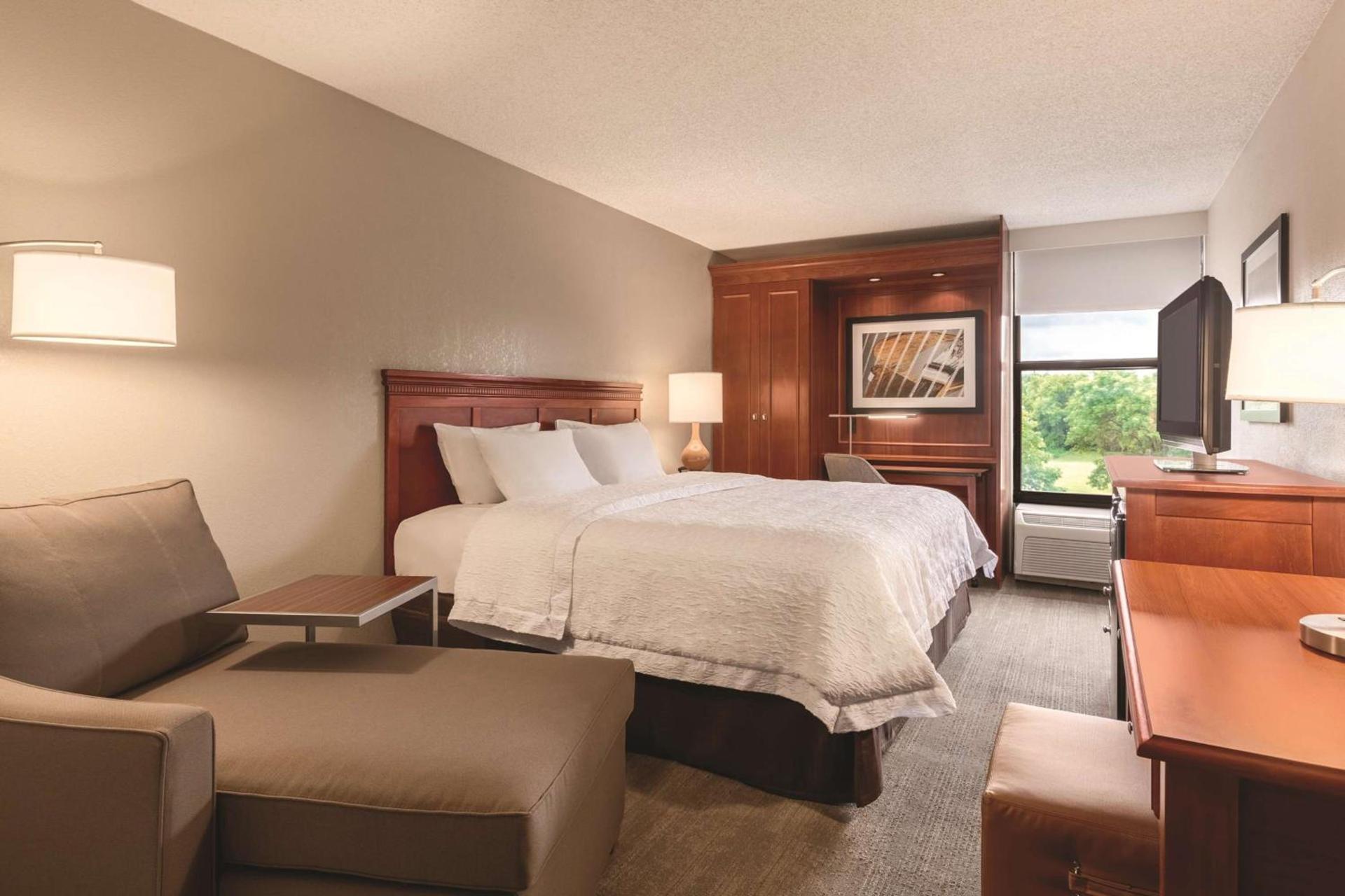 Hampton Inn Des Moines-Airport photo 13
