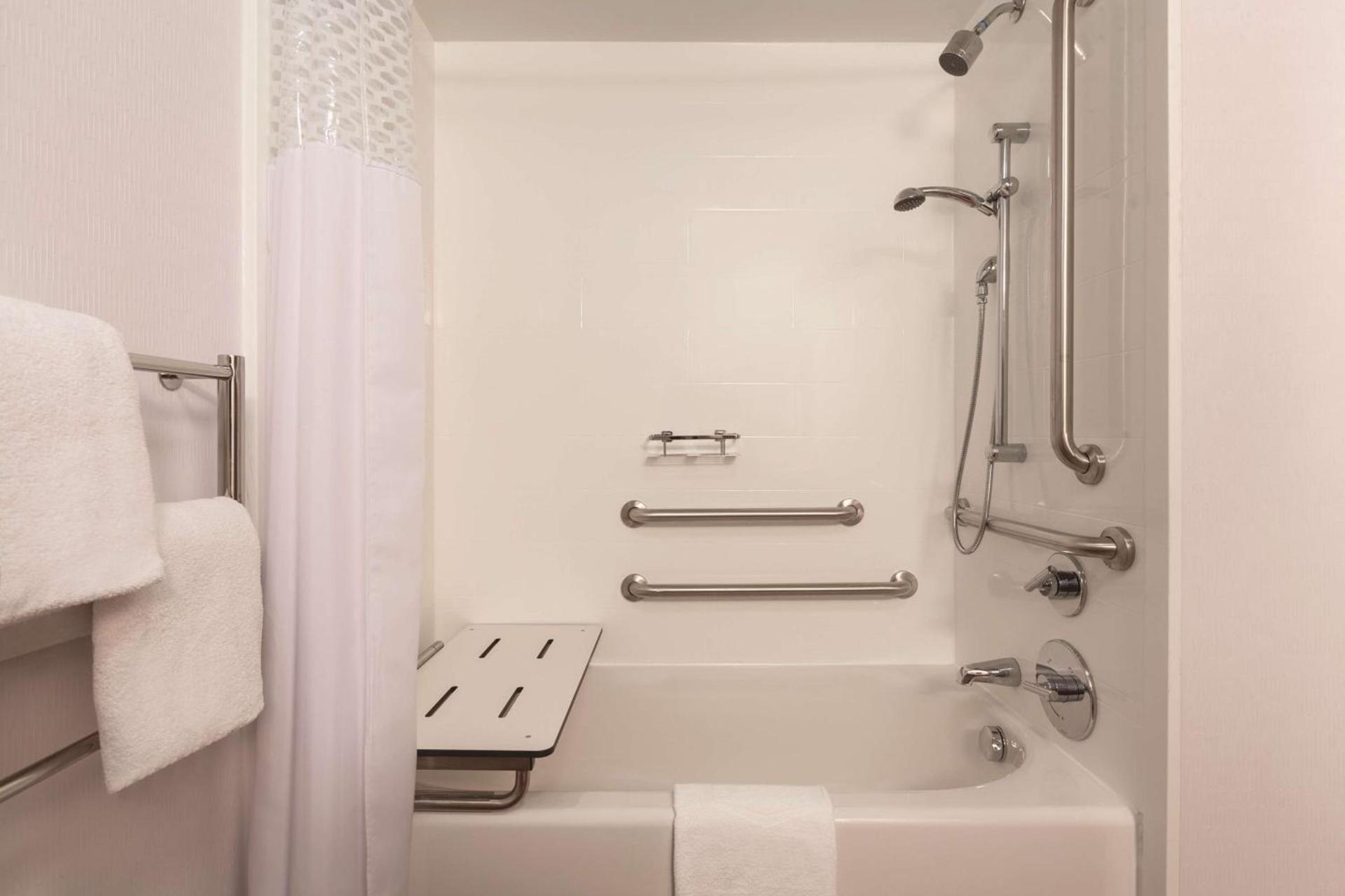 Hampton Inn Des Moines-Airport photo 17