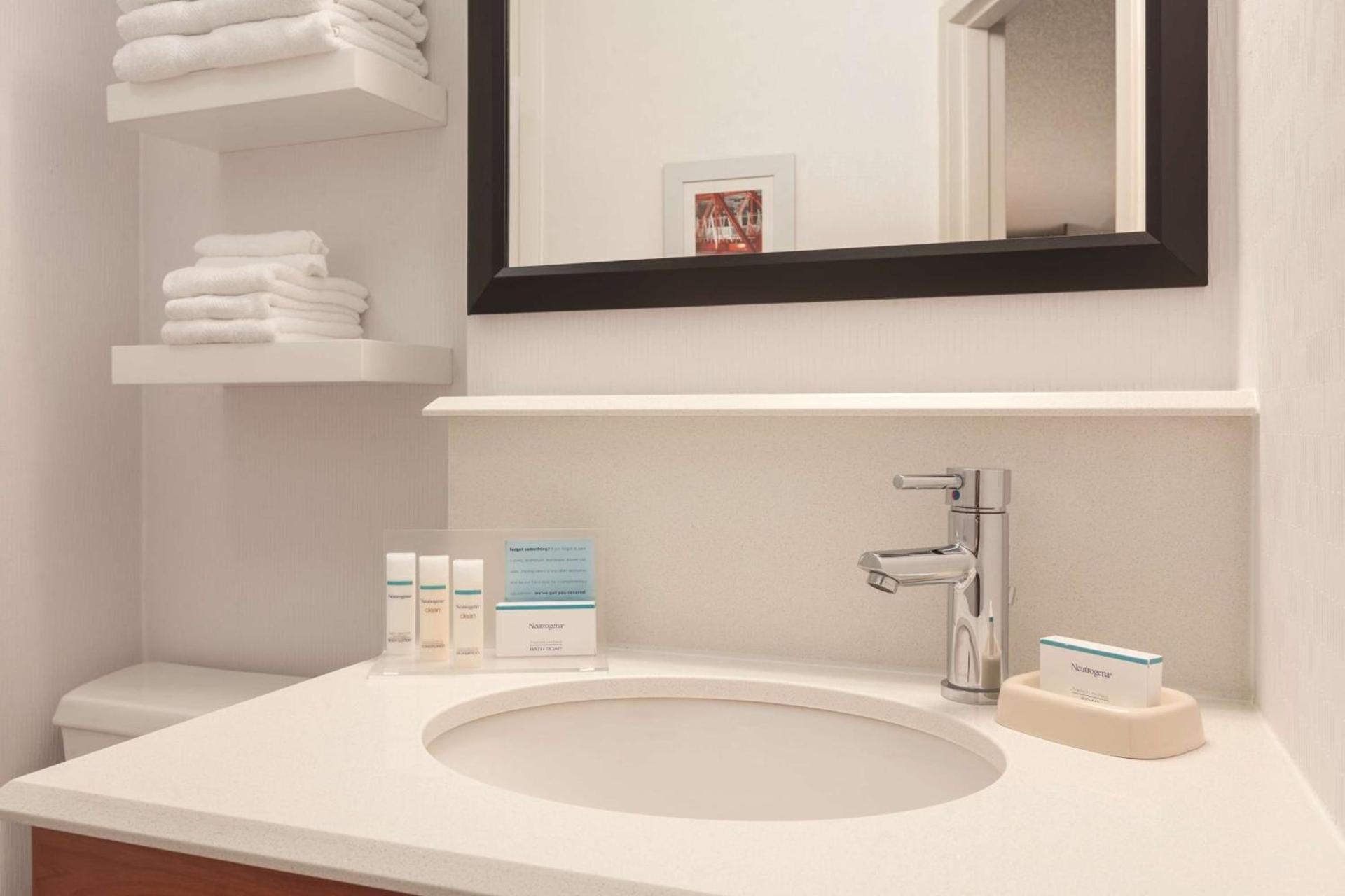 Hampton Inn Des Moines-Airport photo 23