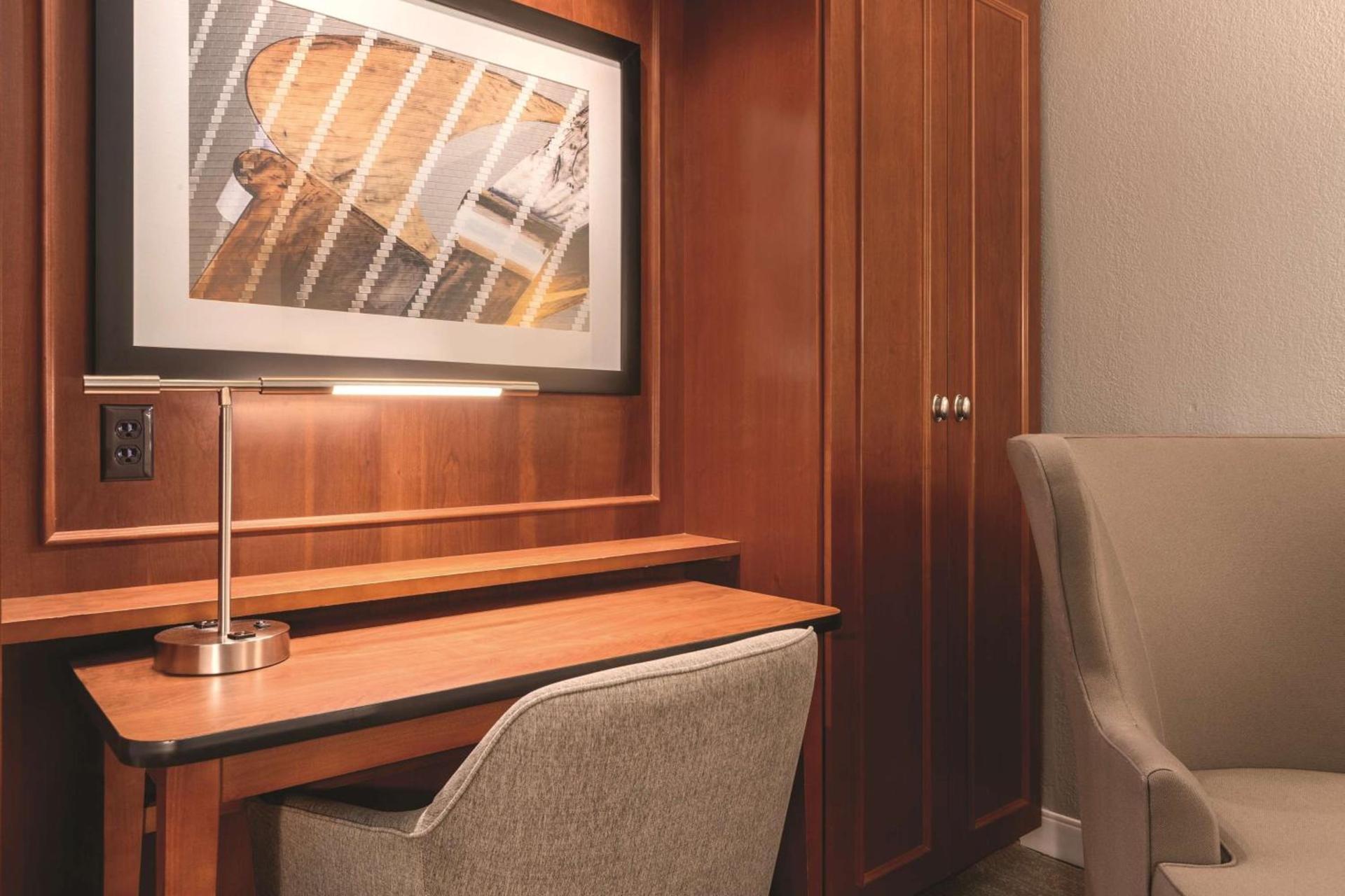 Hampton Inn Des Moines-Airport photo 24