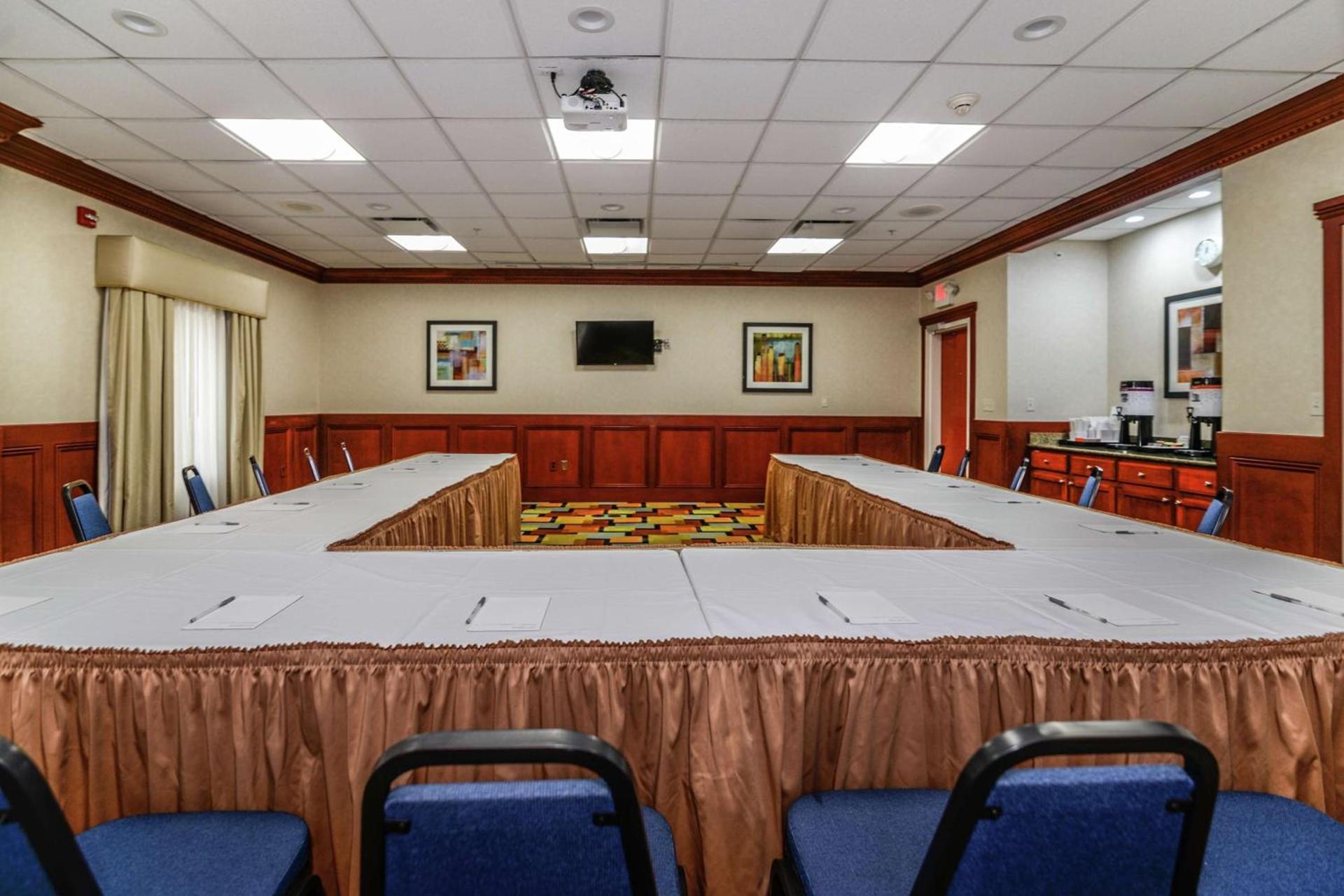 Hampton Inn & Suites Detroit/Chesterfield photo 47