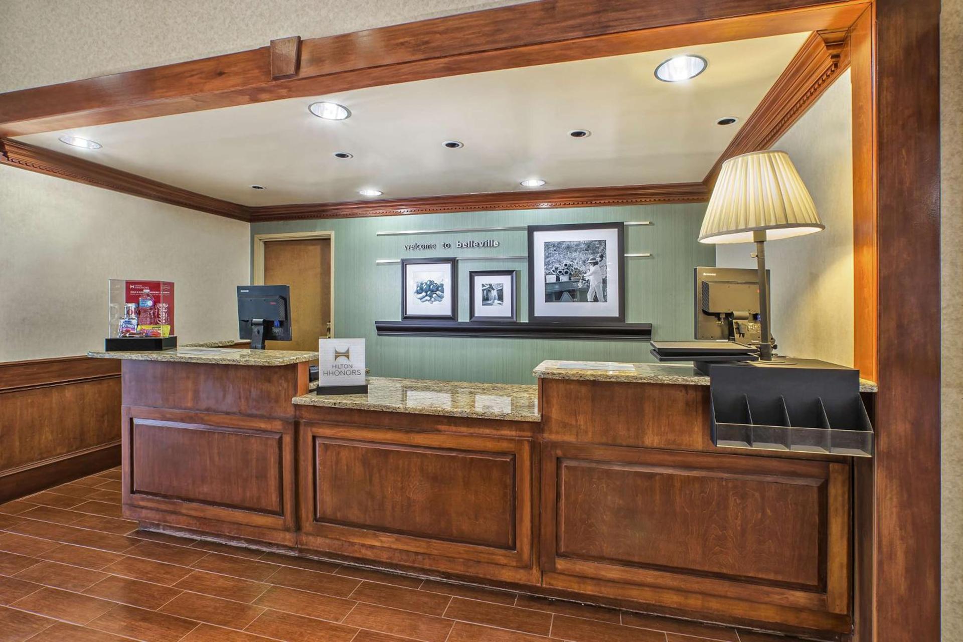 Hampton Inn Detroit/Belleville-Airport Area photo 2
