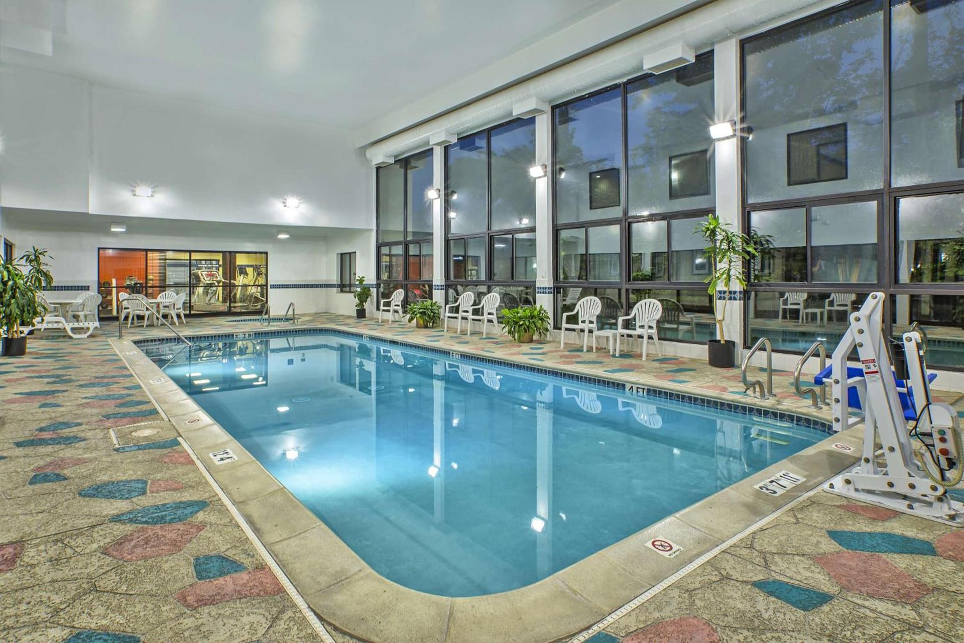 Hampton Inn Detroit/Belleville-Airport Area photo 4