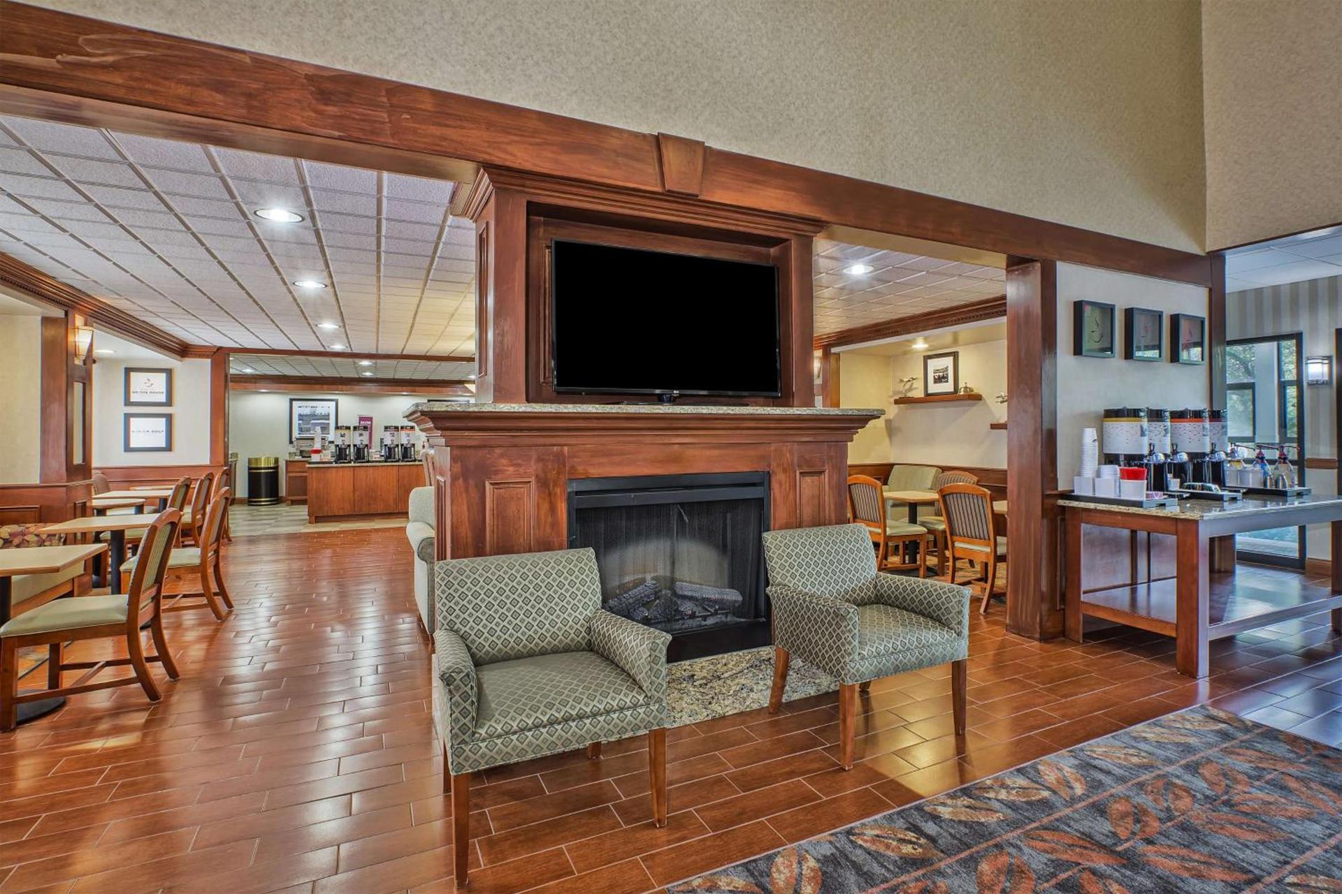 Hampton Inn Detroit/Belleville-Airport Area photo 3