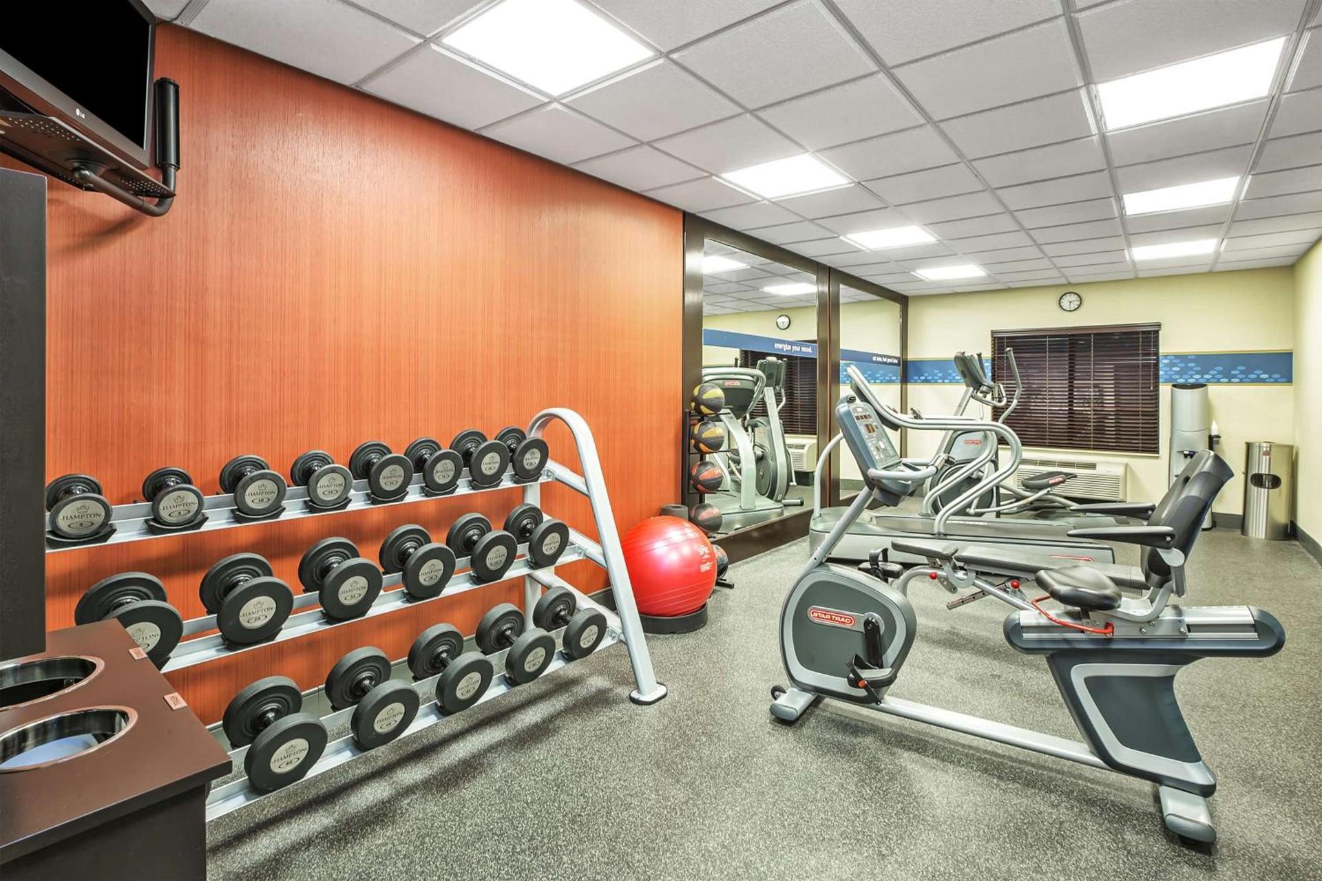 Hampton Inn Detroit/Belleville-Airport Area photo 9