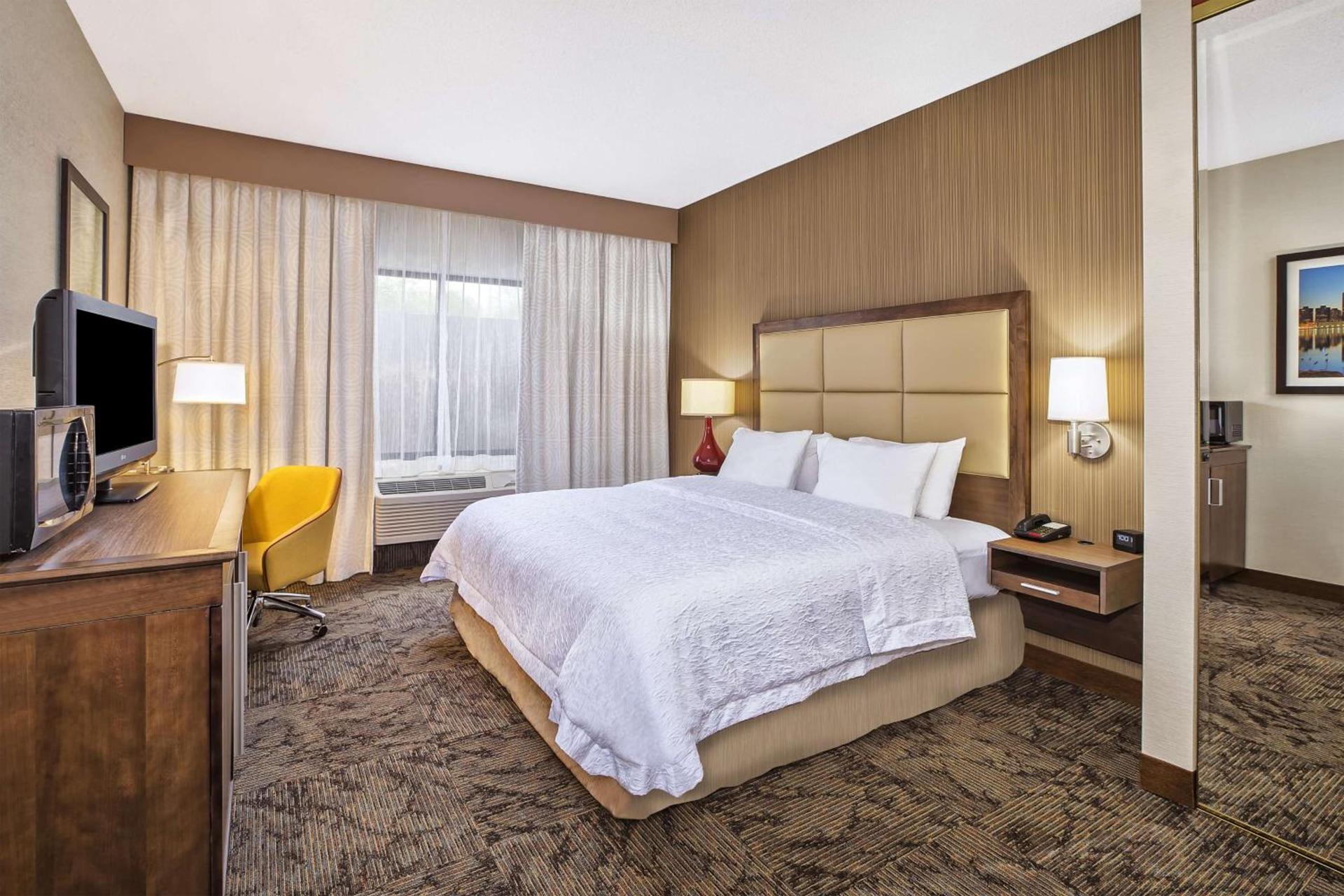 Hampton Inn Detroit/Belleville-Airport Area photo 12