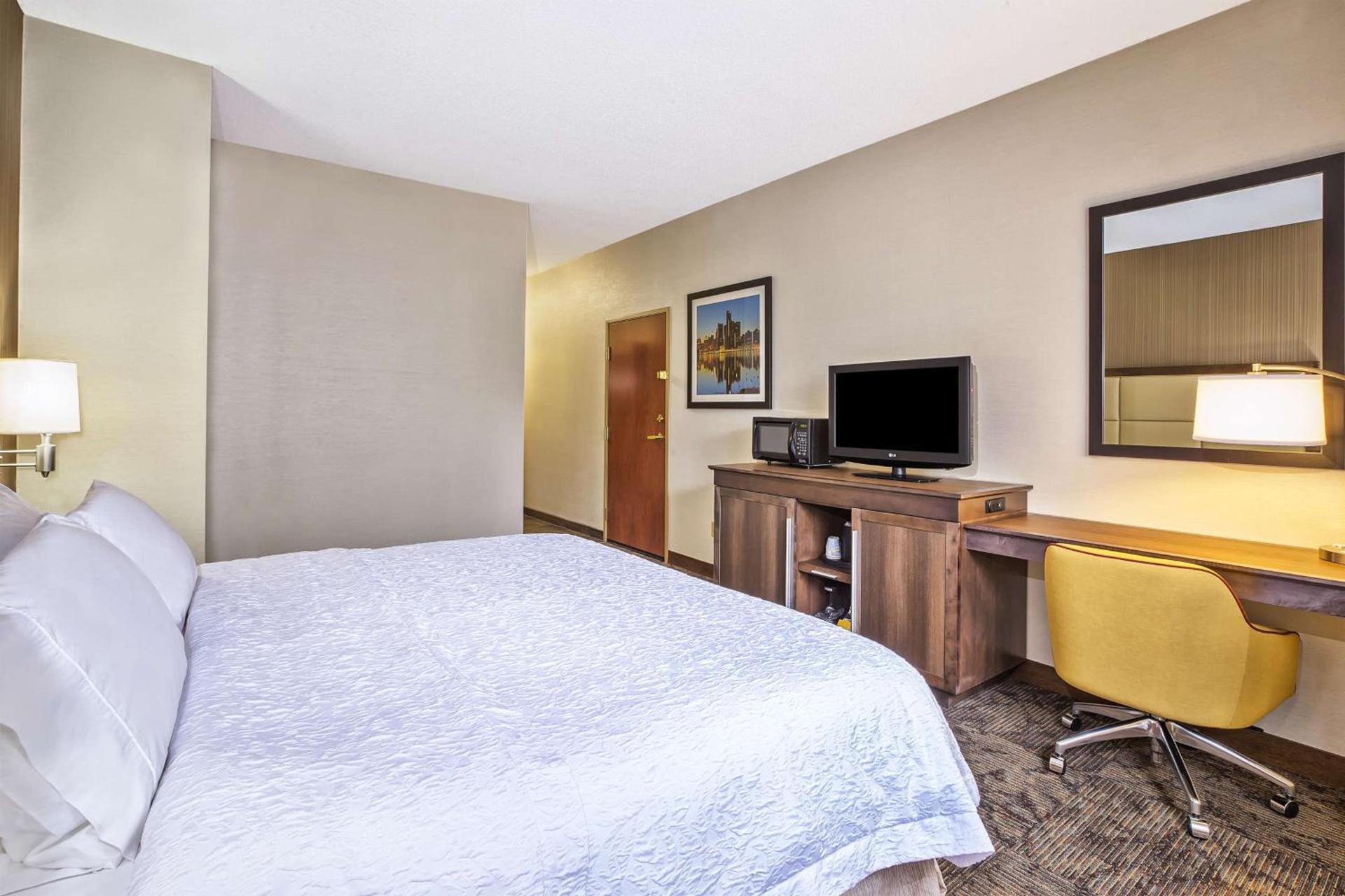Hampton Inn Detroit/Belleville-Airport Area photo 18