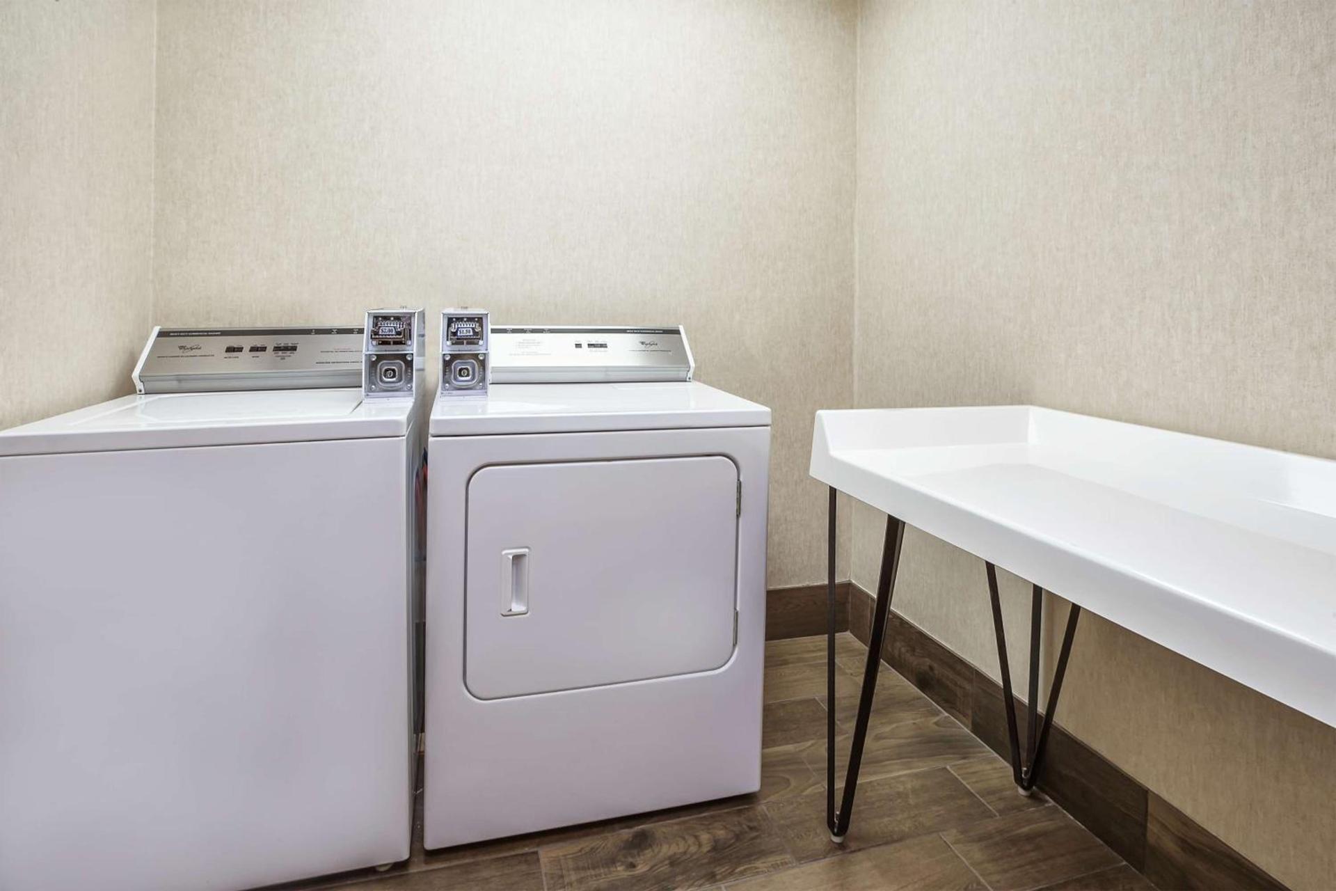 Hampton Inn Detroit/Belleville-Airport Area photo 24