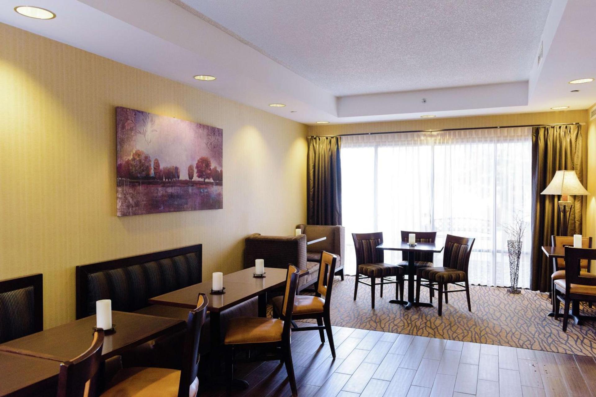 Hampton Inn Eau Claire photo 3