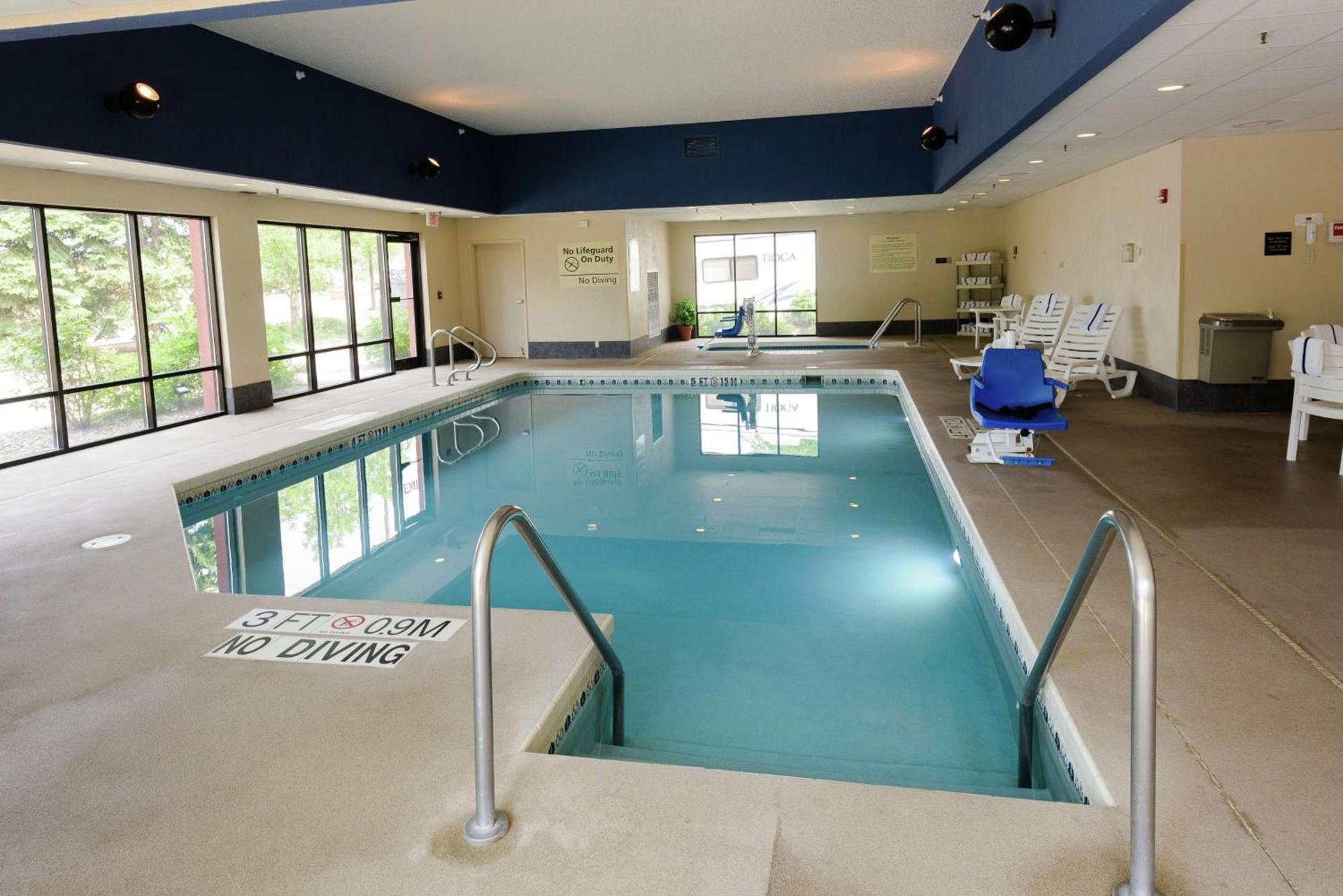 Hampton Inn Eau Claire photo 5