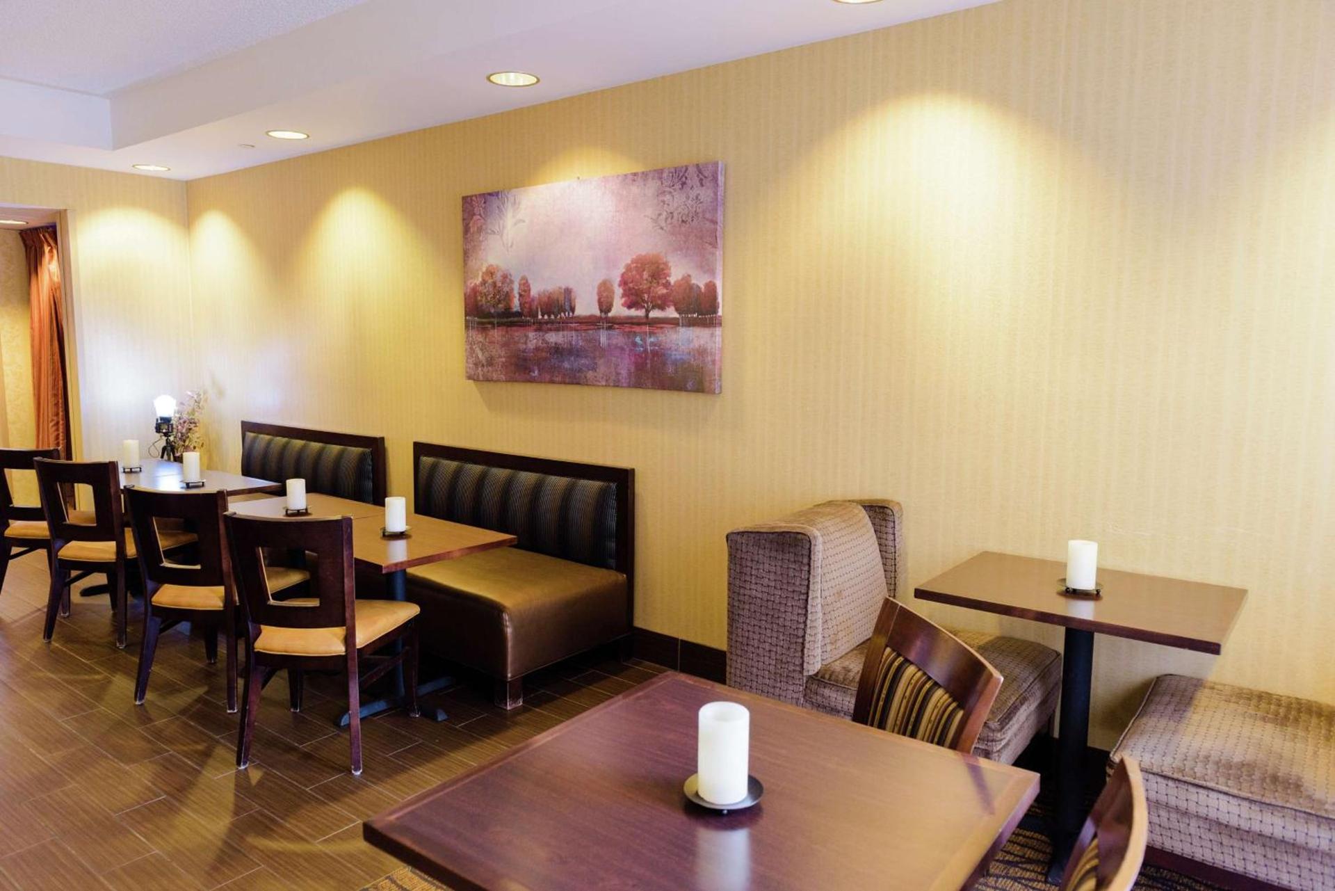 Hampton Inn Eau Claire photo 4