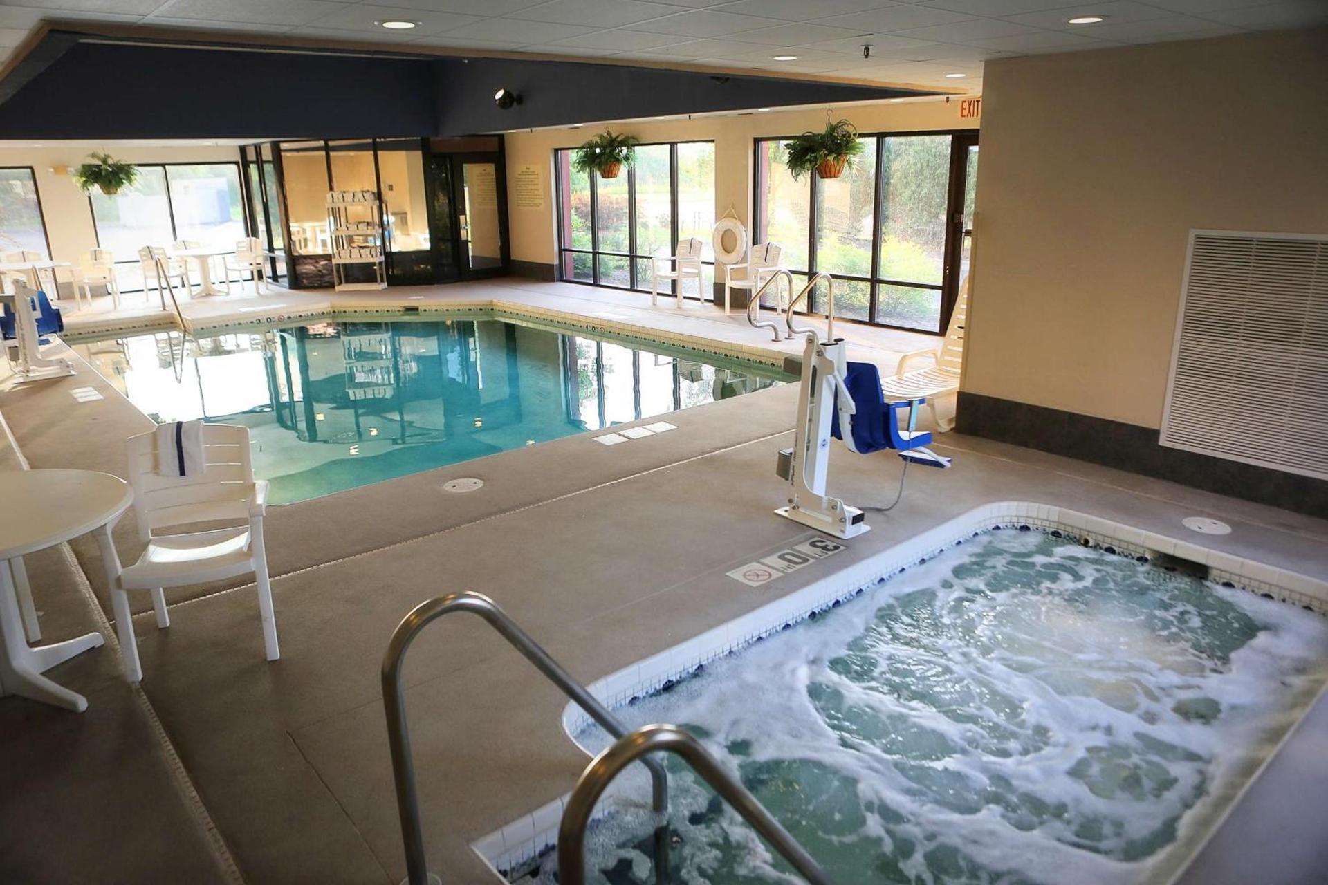 Hampton Inn Eau Claire photo 7