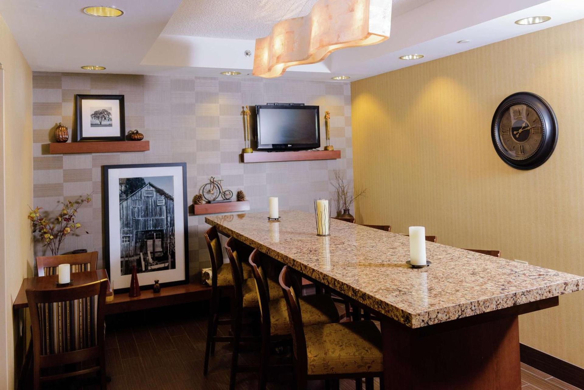 Hampton Inn Eau Claire photo 12