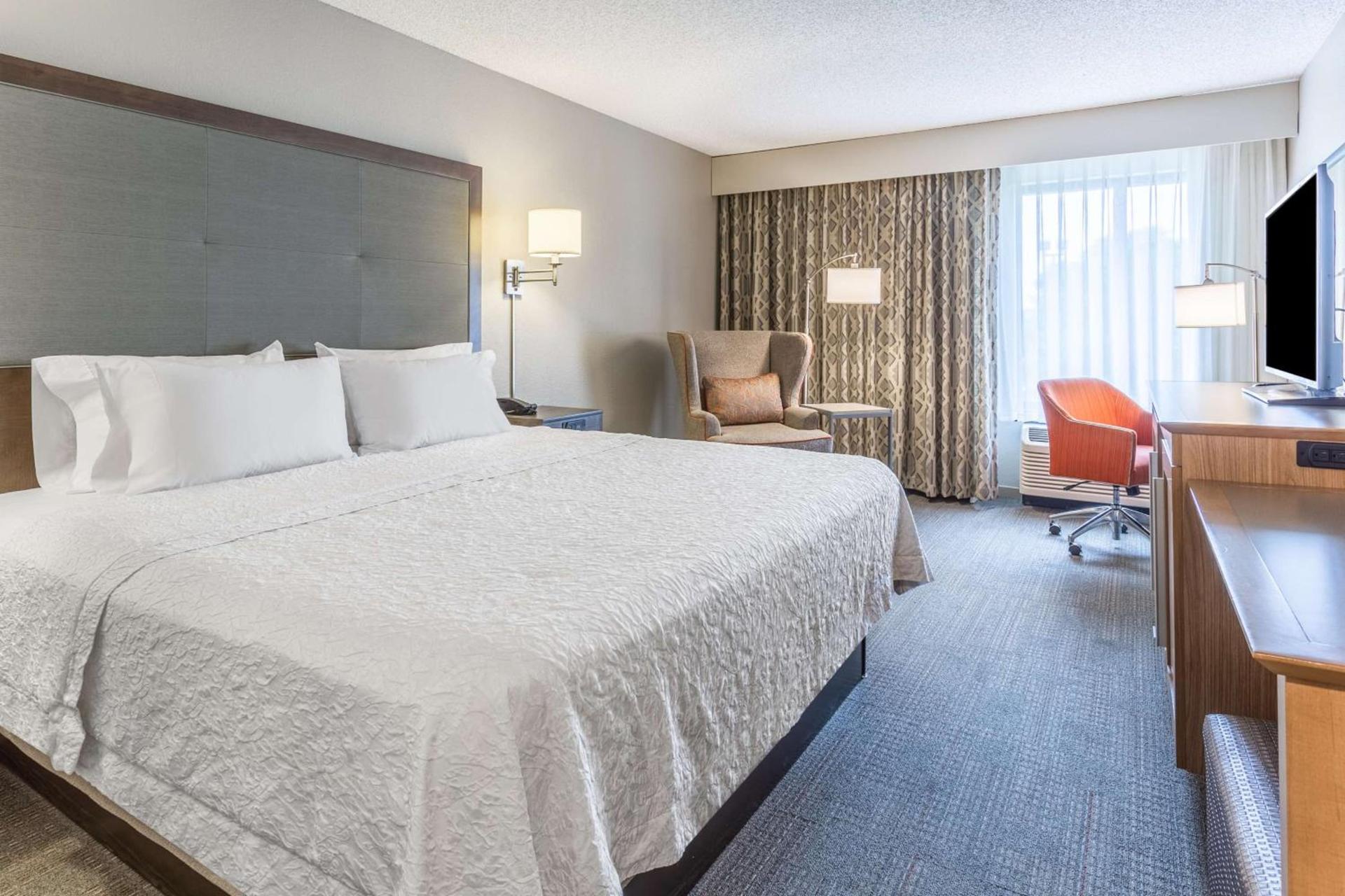 Hampton Inn Eau Claire photo 17