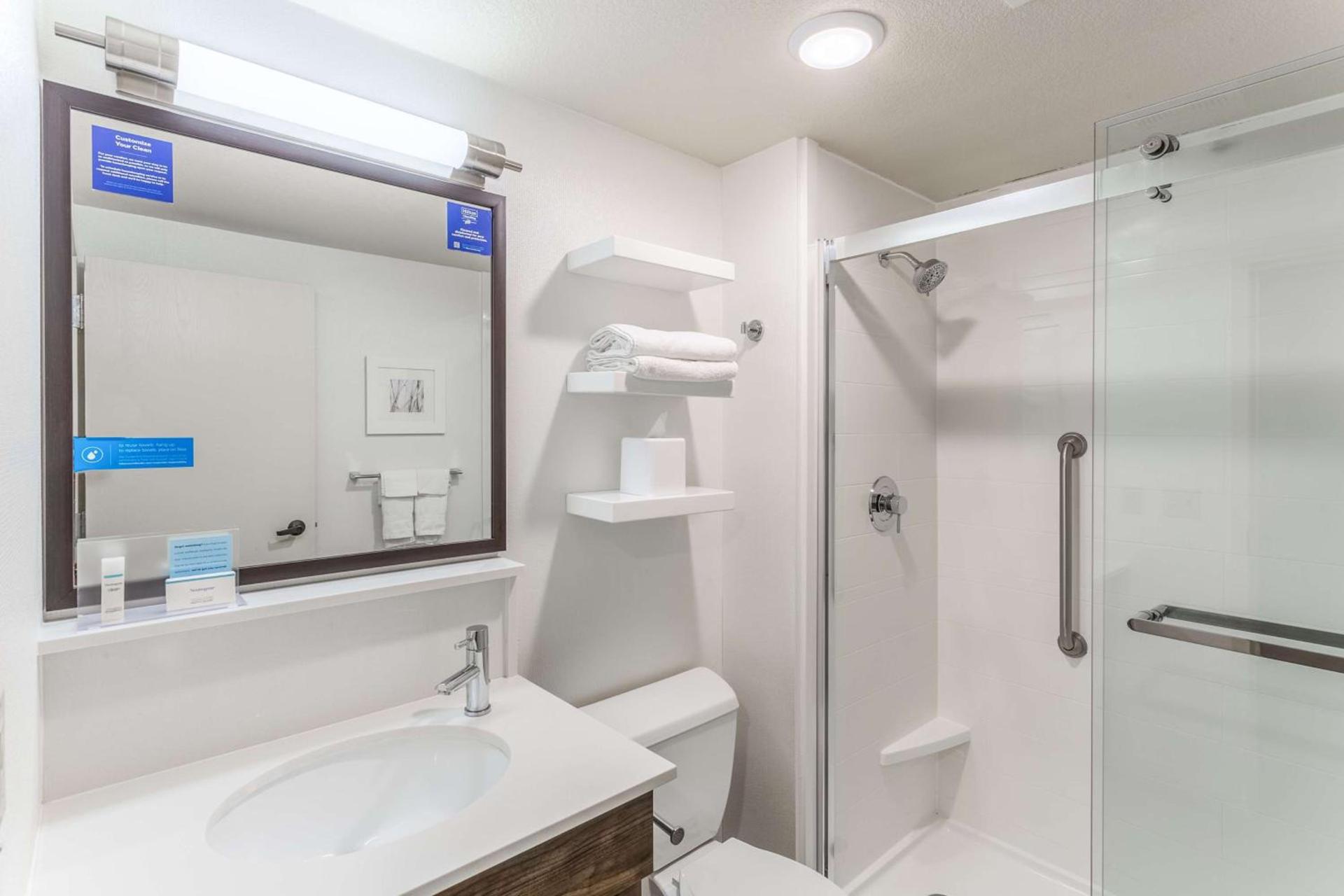 Hampton Inn Eau Claire photo 22