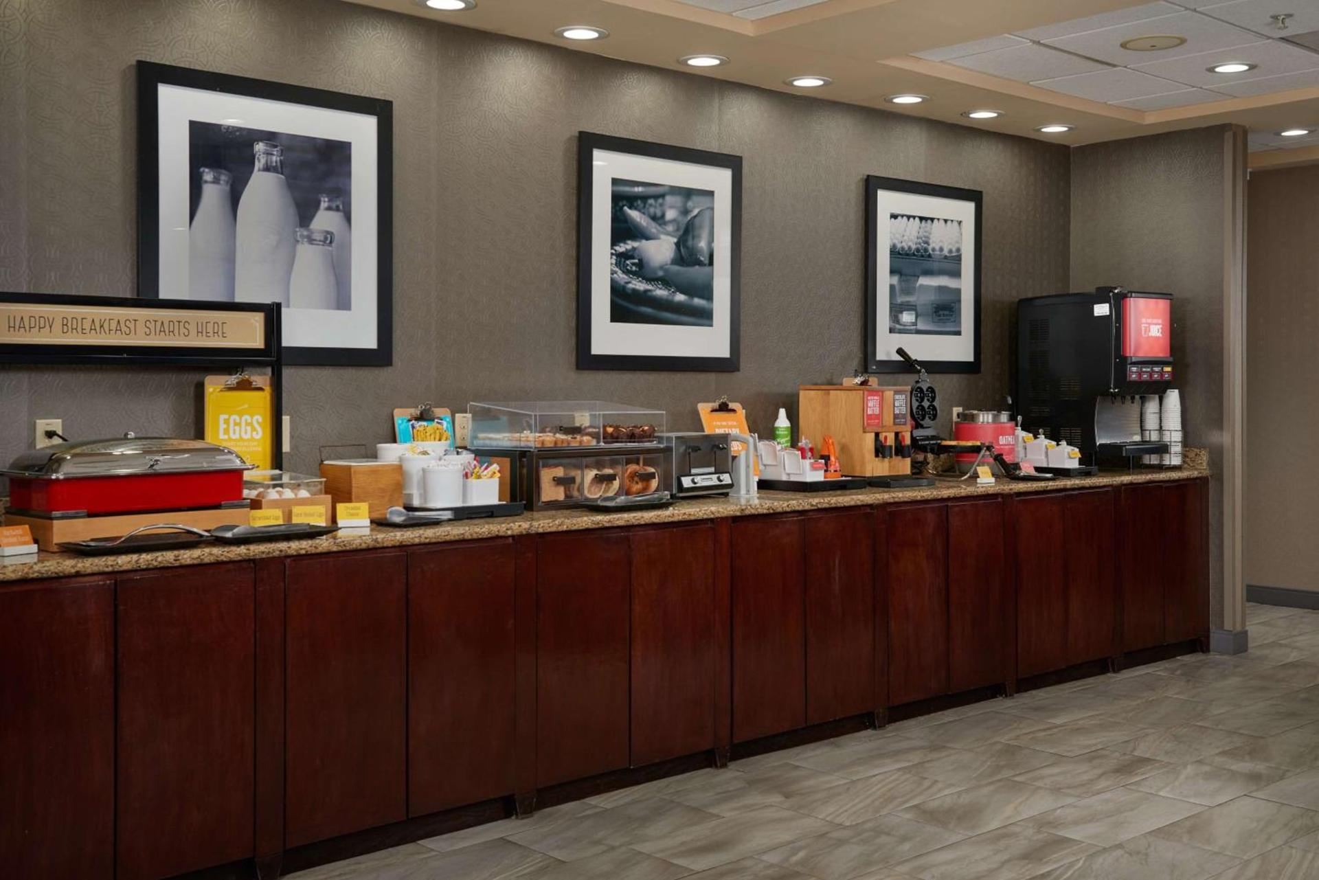 Hampton Inn Eagle Pass photo 7