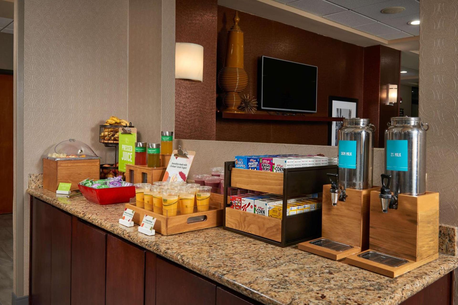 Hampton Inn Eagle Pass photo 8