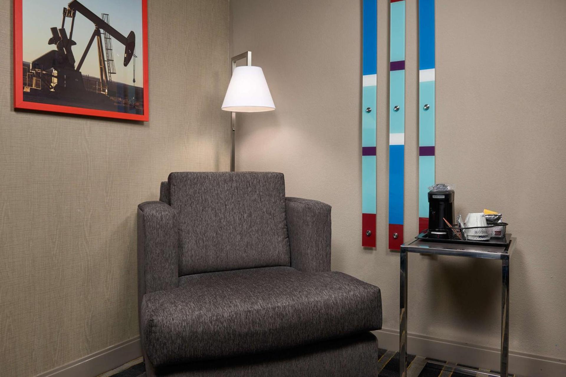 Hampton Inn Eagle Pass photo 11