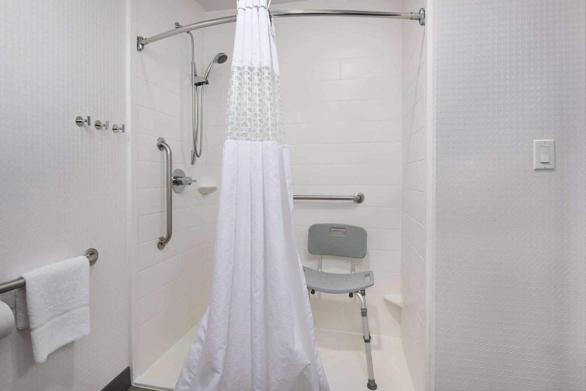 Hampton Inn Eagle Pass photo 14