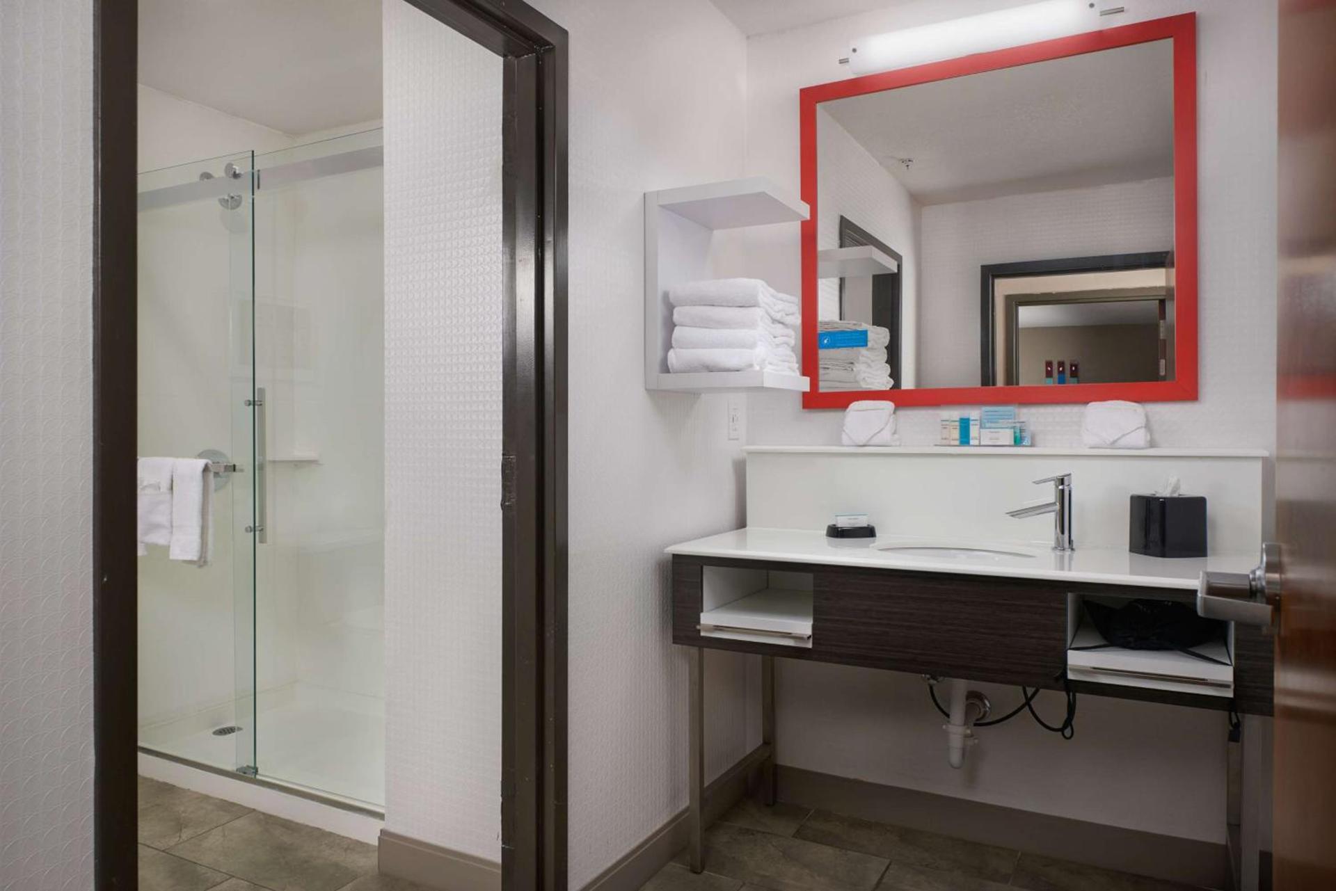 Hampton Inn Eagle Pass photo 16