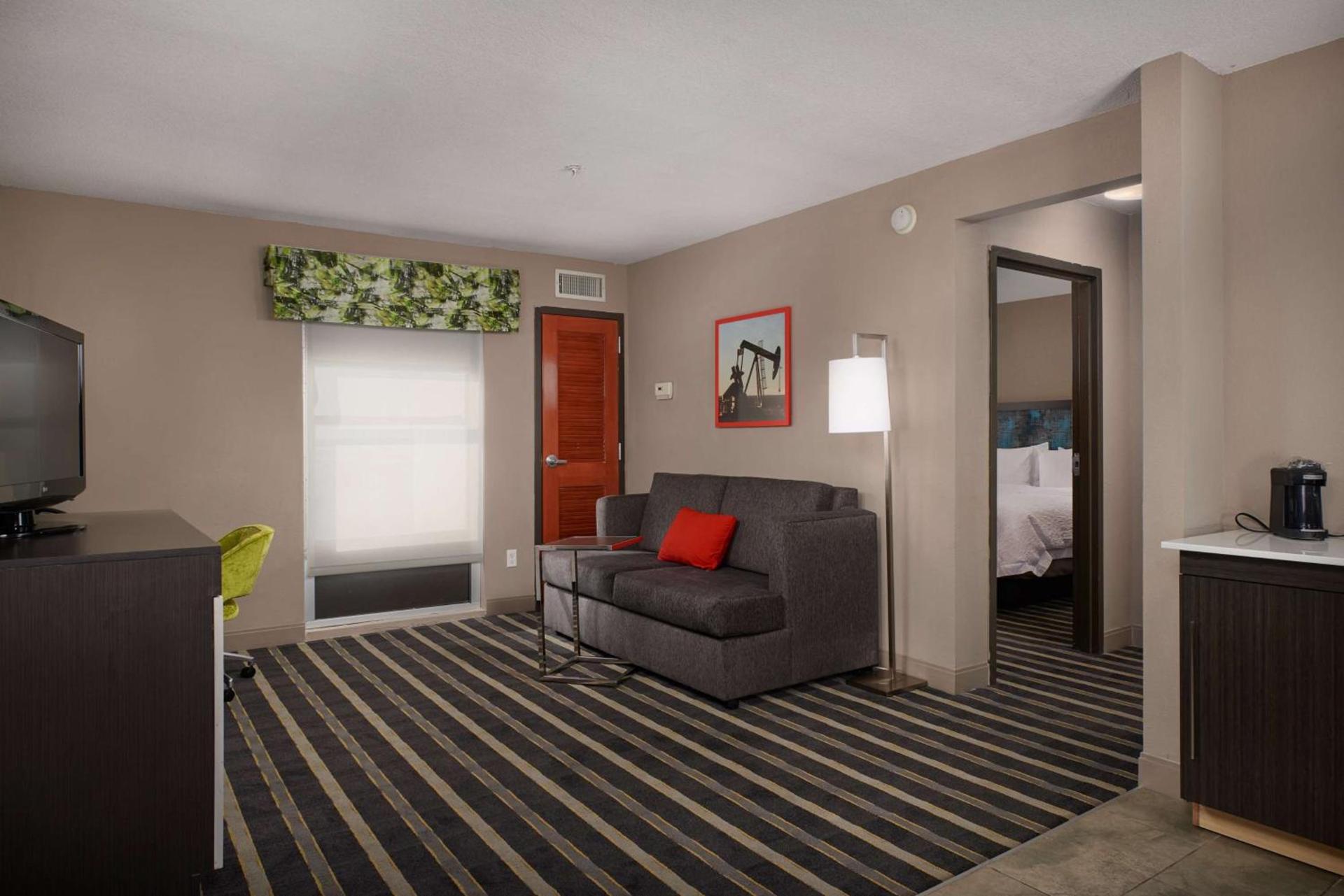 Hampton Inn Eagle Pass photo 17