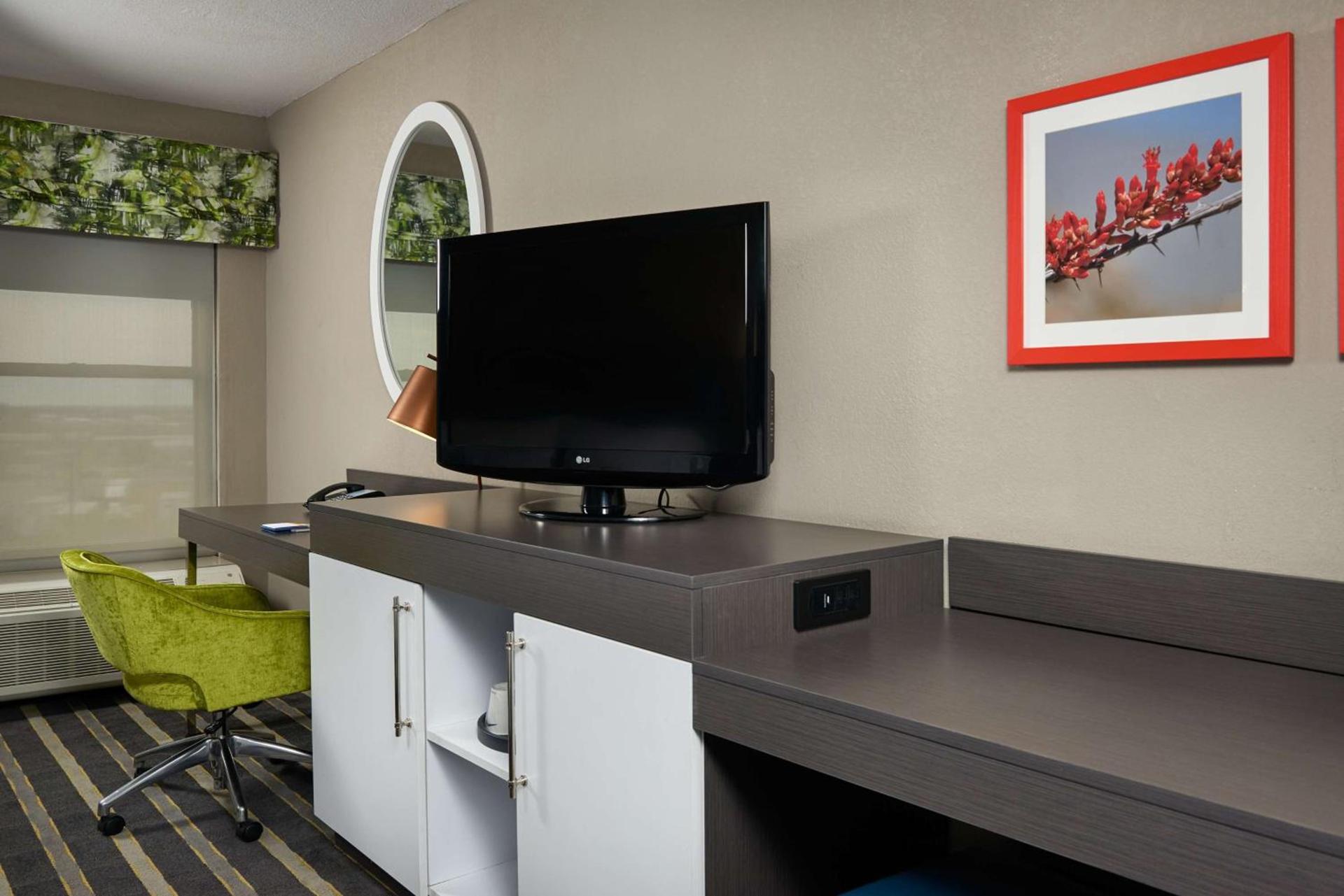 Hampton Inn Eagle Pass photo 27