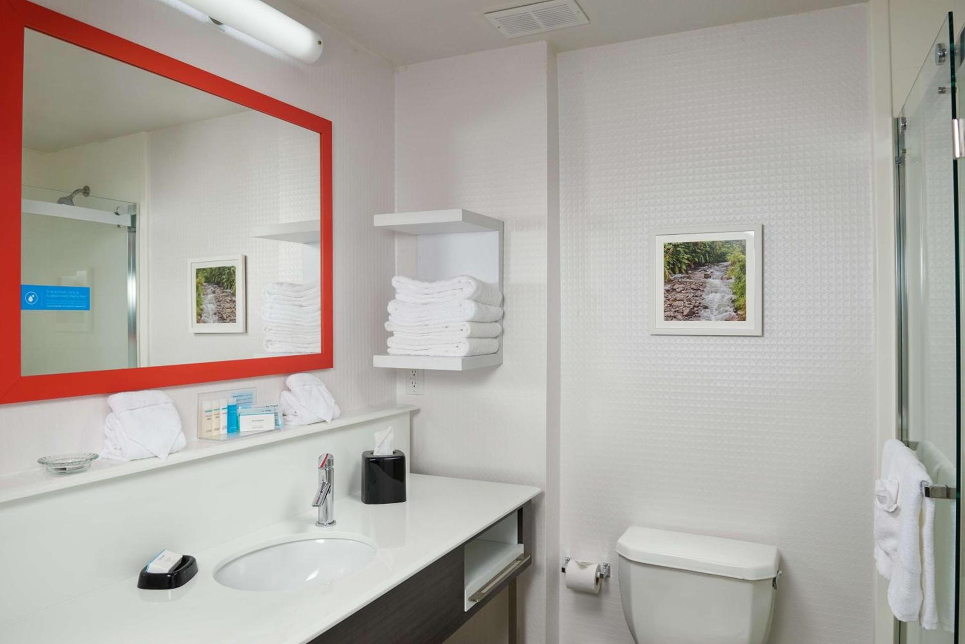 Hampton Inn Eagle Pass photo 32