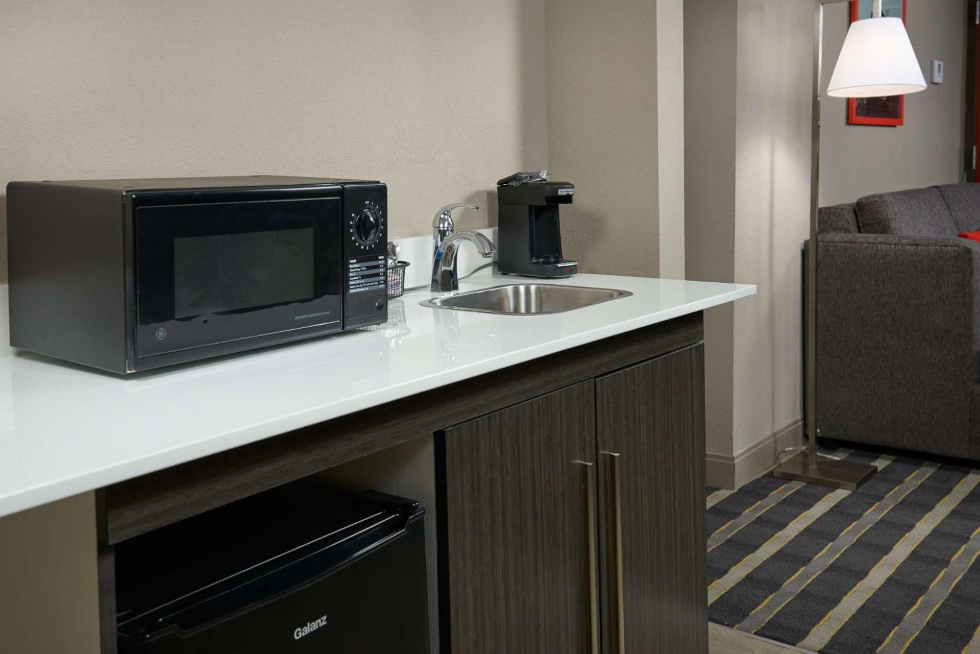 Hampton Inn Eagle Pass photo 34