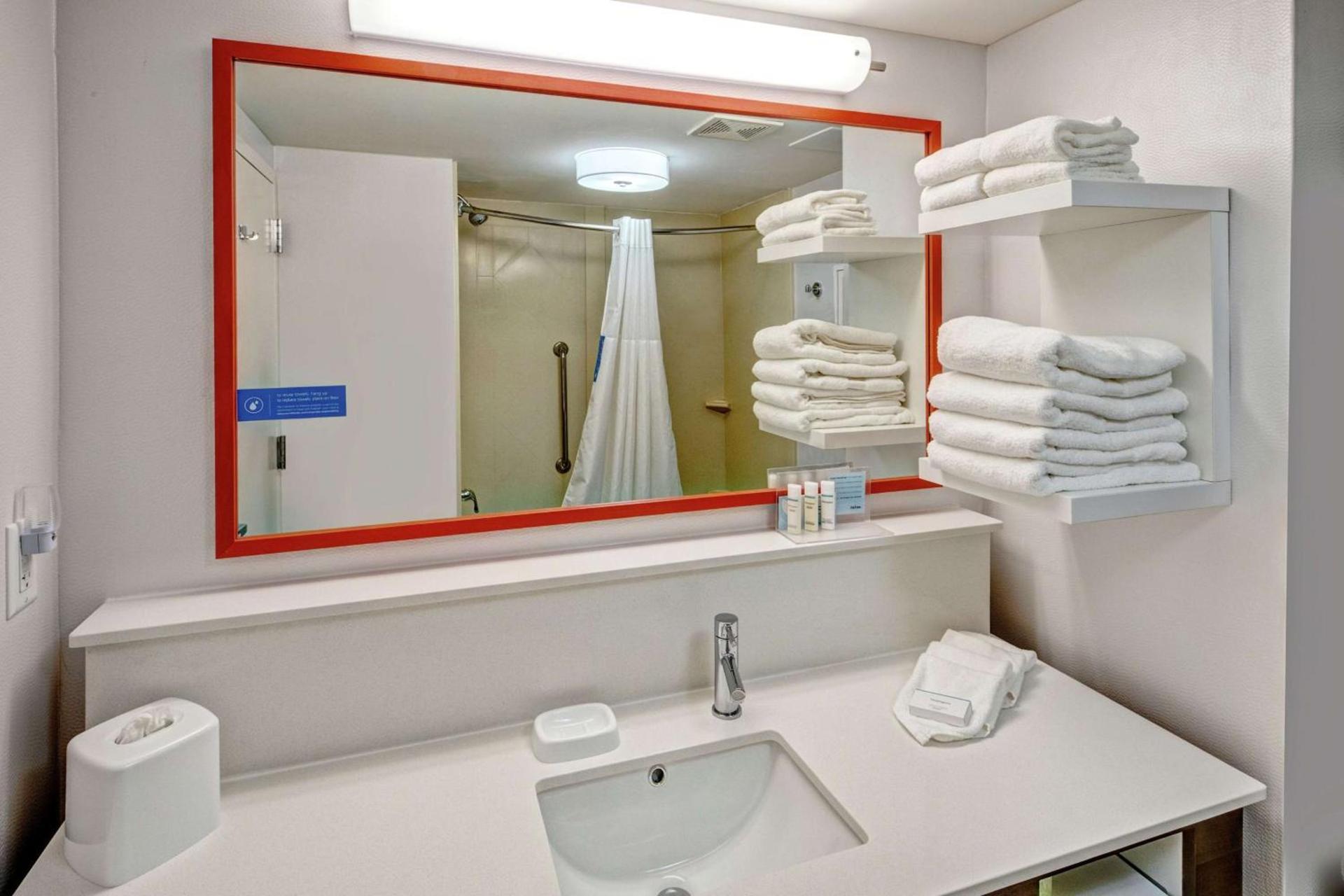 Hampton Inn Elizabeth City photo 27