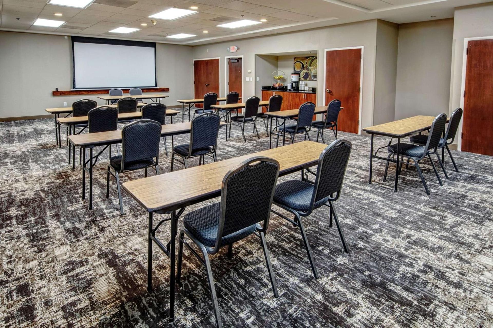 Hampton Inn Elizabeth City photo 34