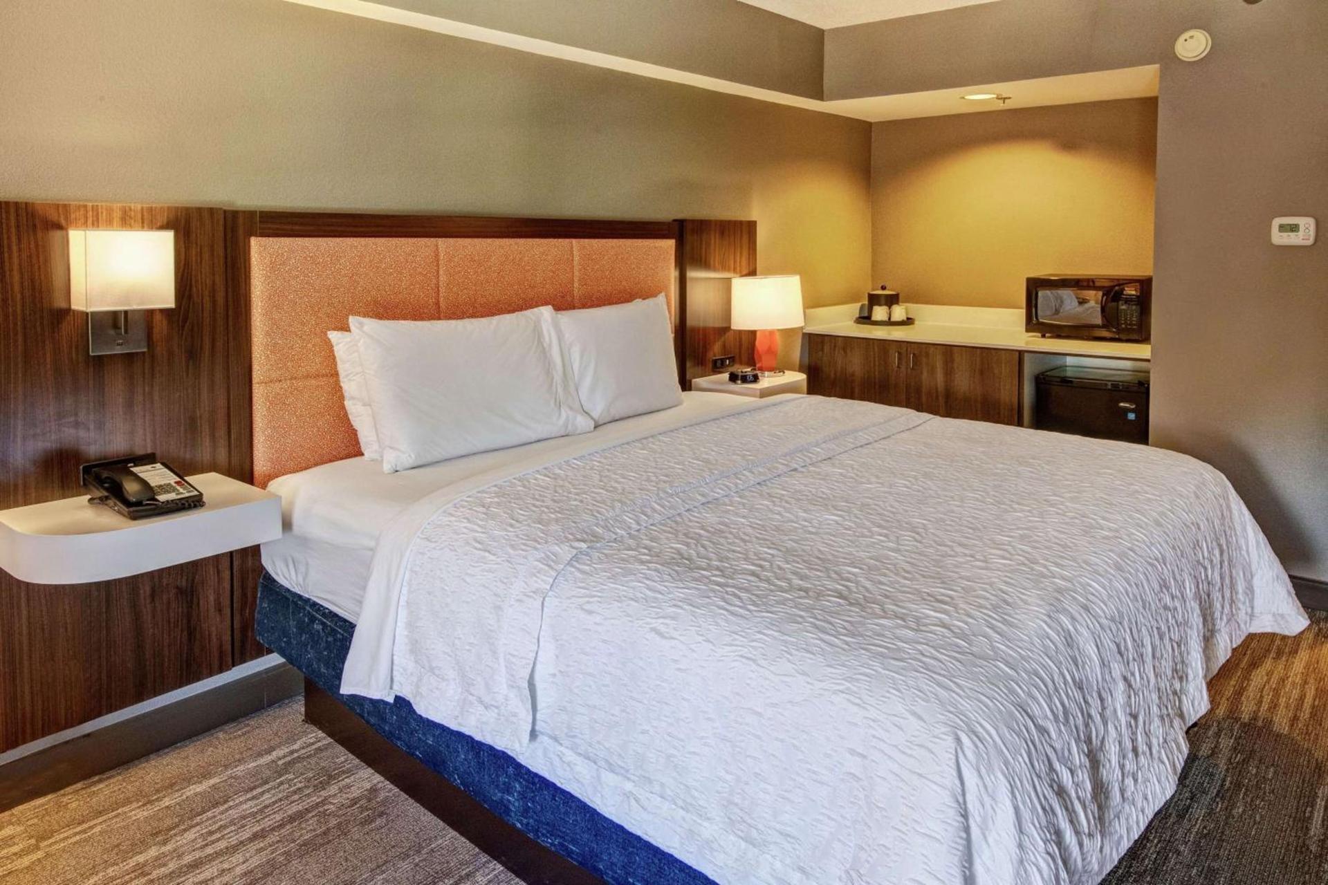 Hampton Inn Elizabeth City photo 32