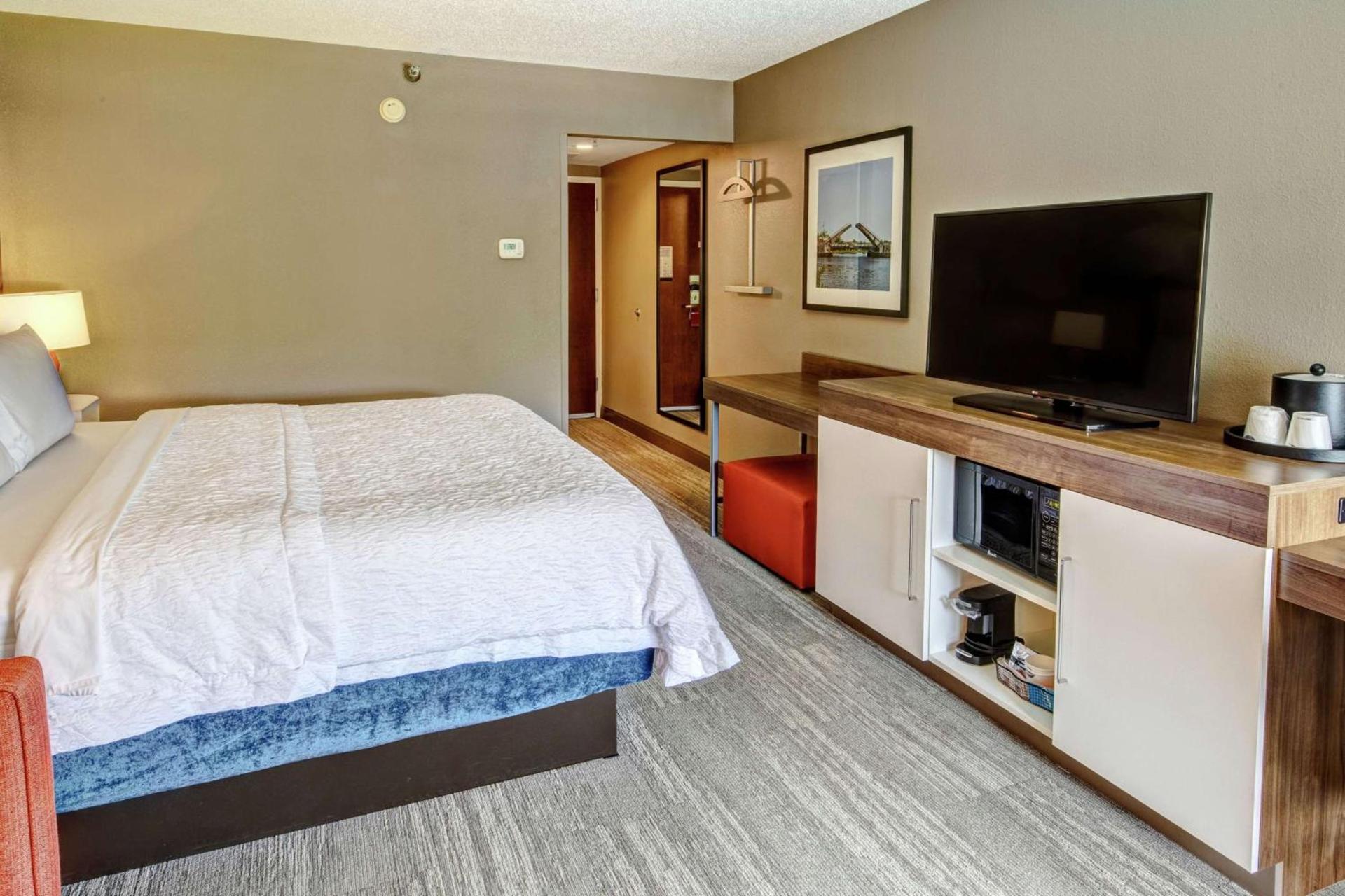Hampton Inn Elizabeth City photo 37