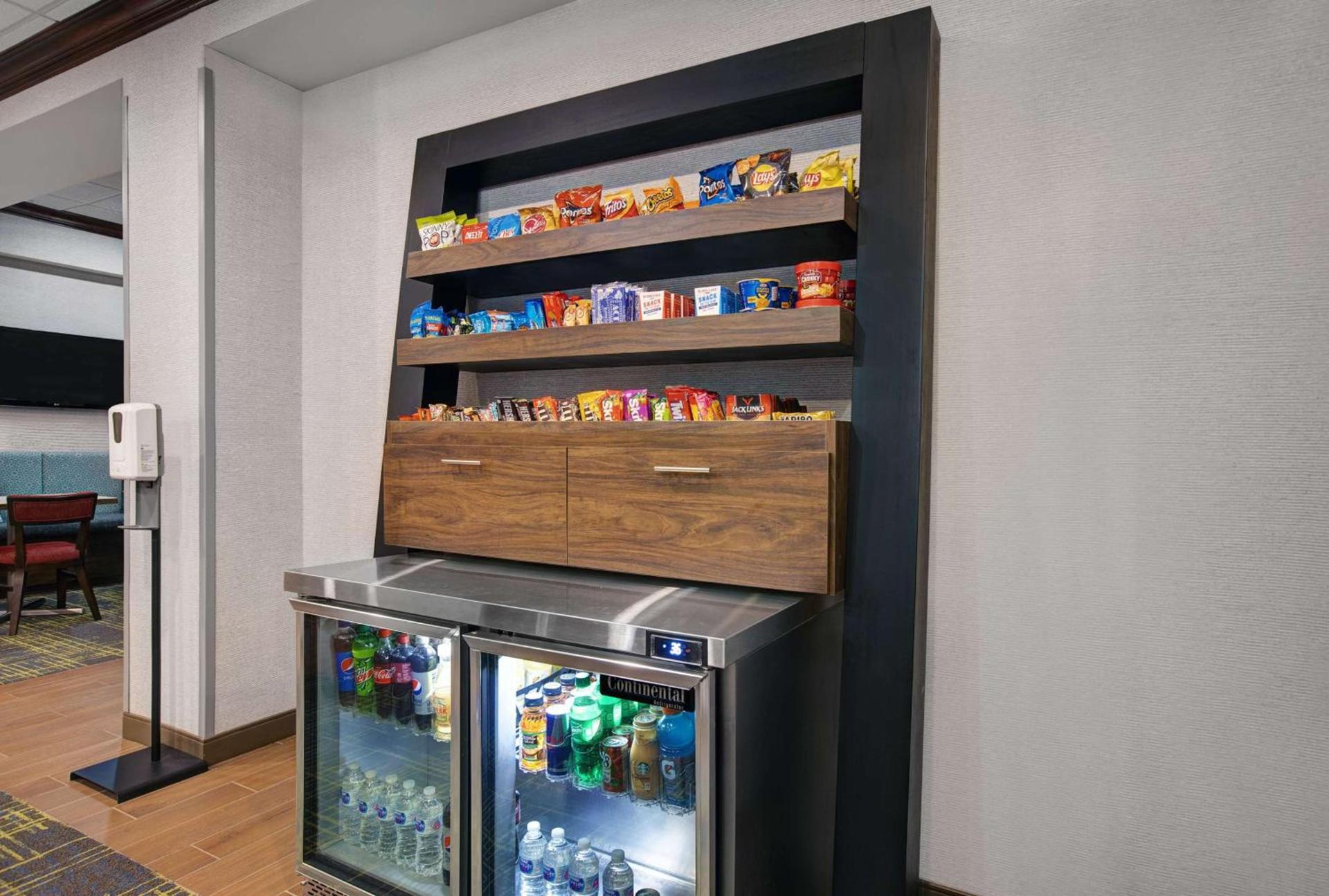 Hampton Inn Keokuk photo 9