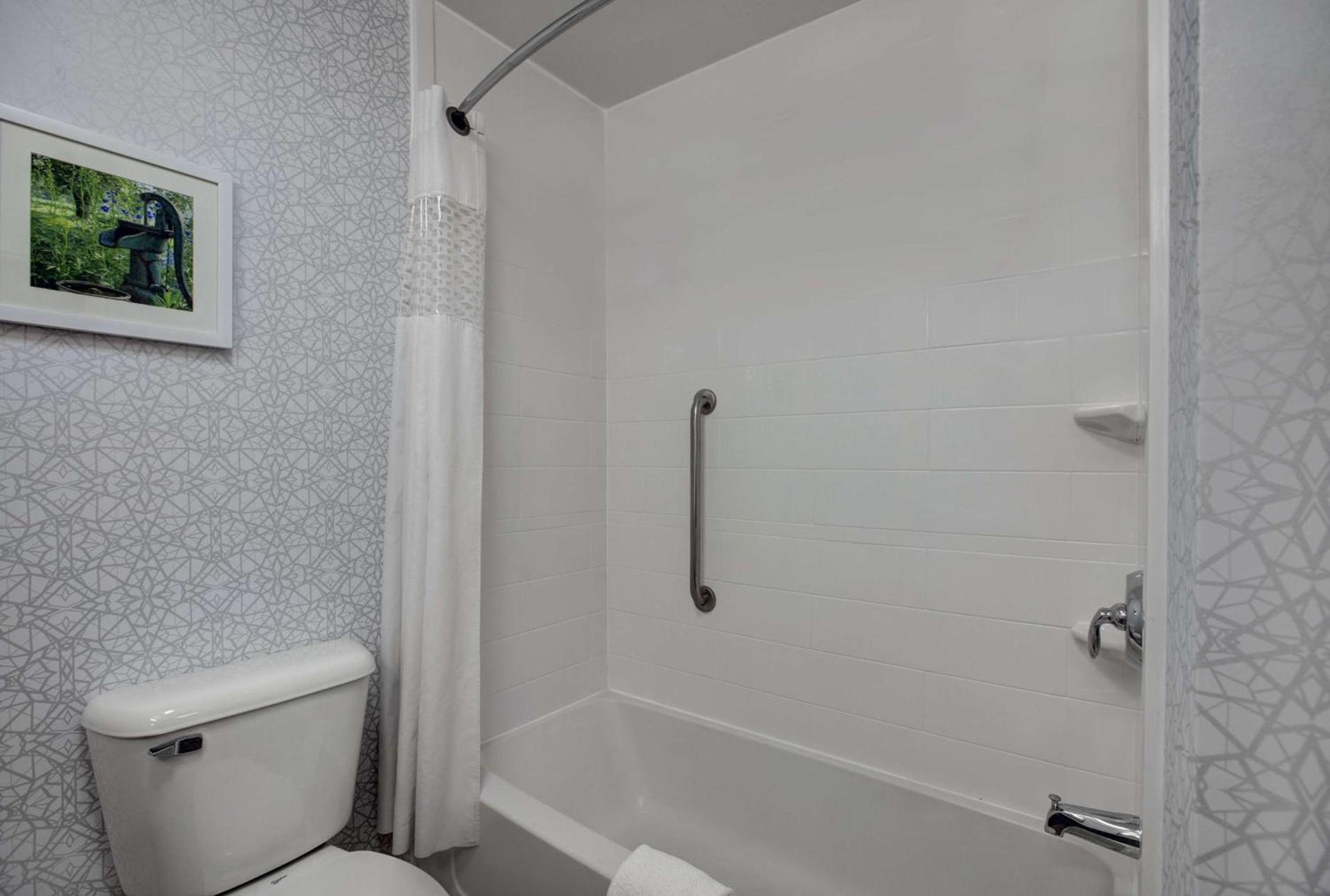 Hampton Inn Keokuk photo 17