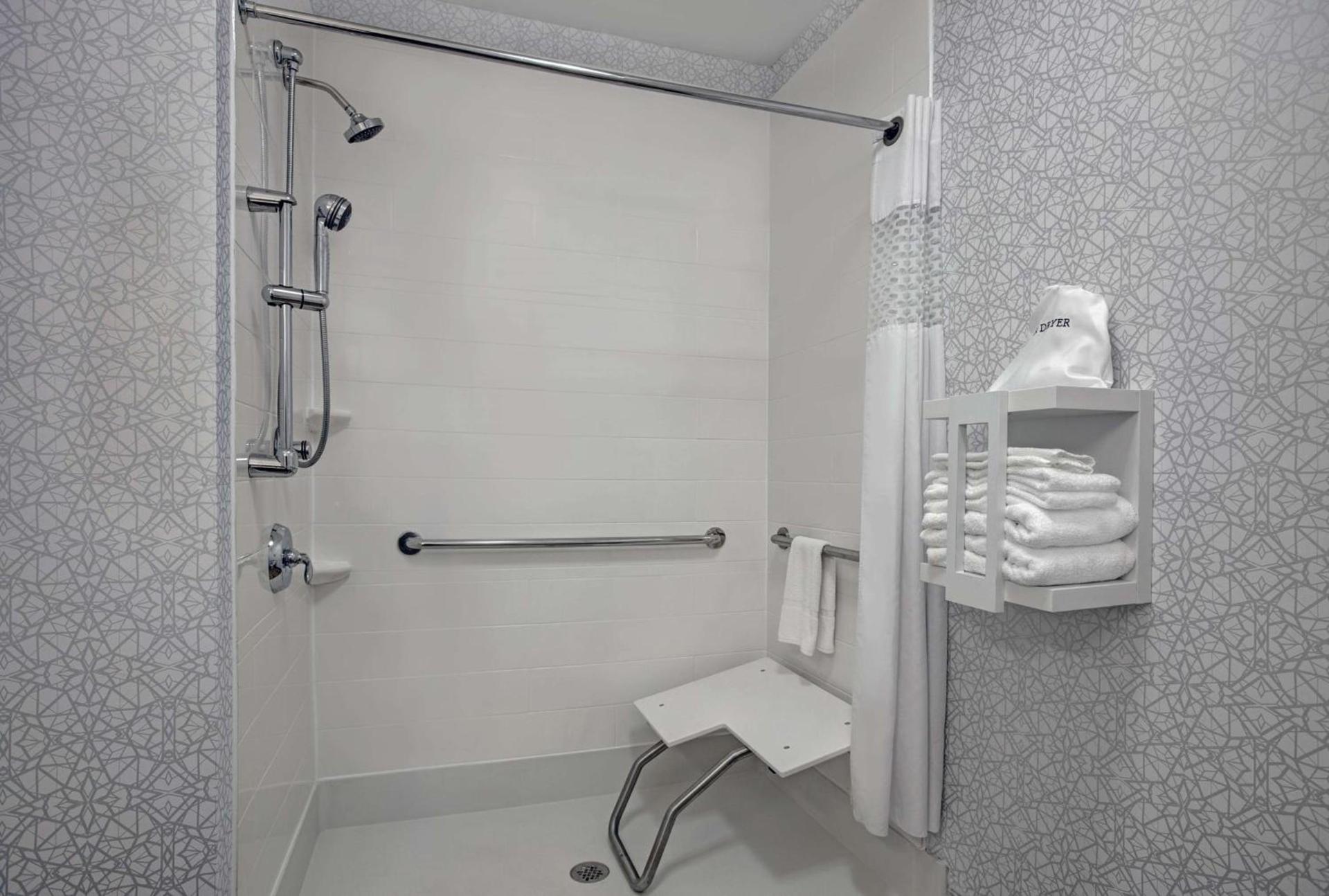 Hampton Inn Keokuk photo 19