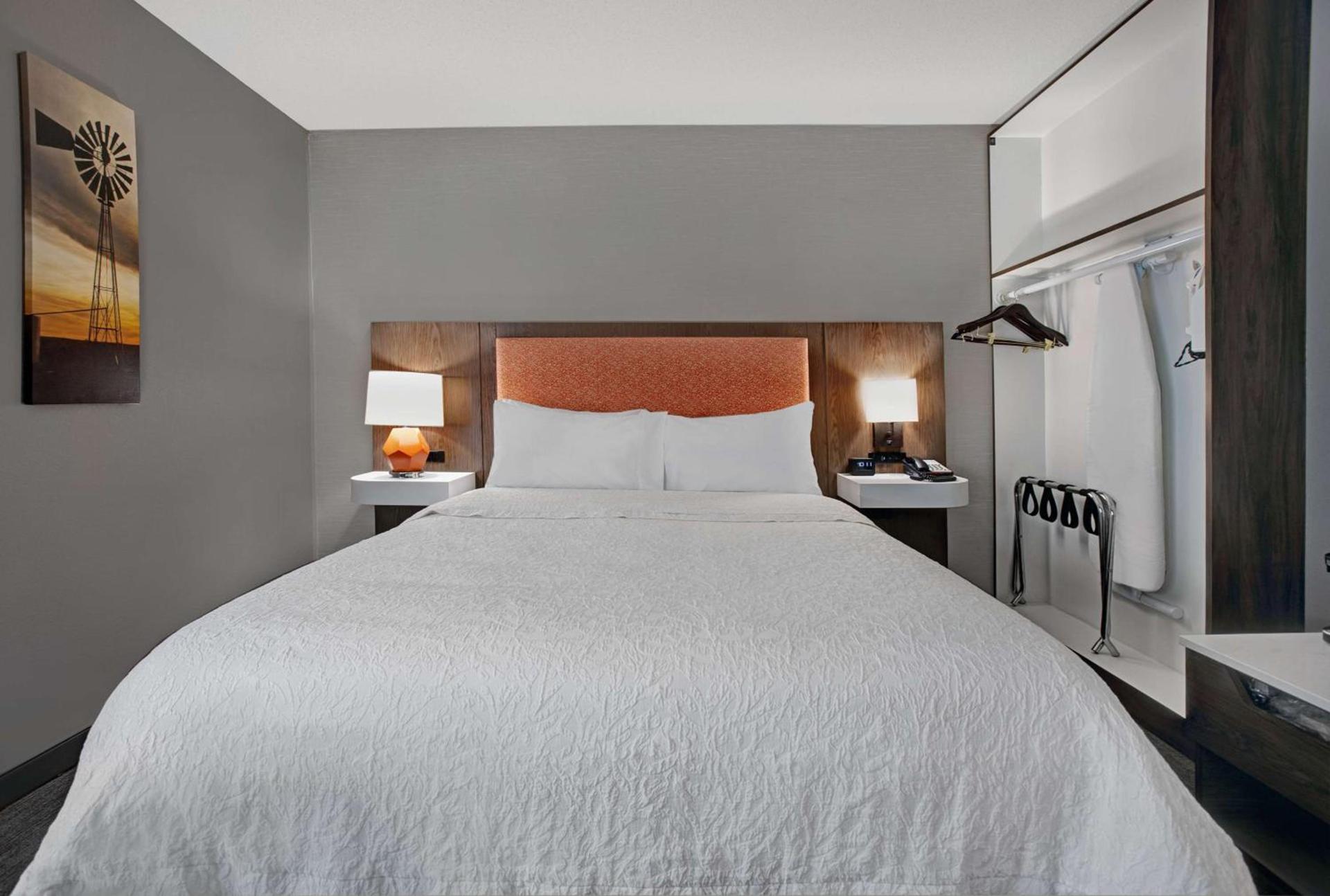 Hampton Inn Keokuk photo 18