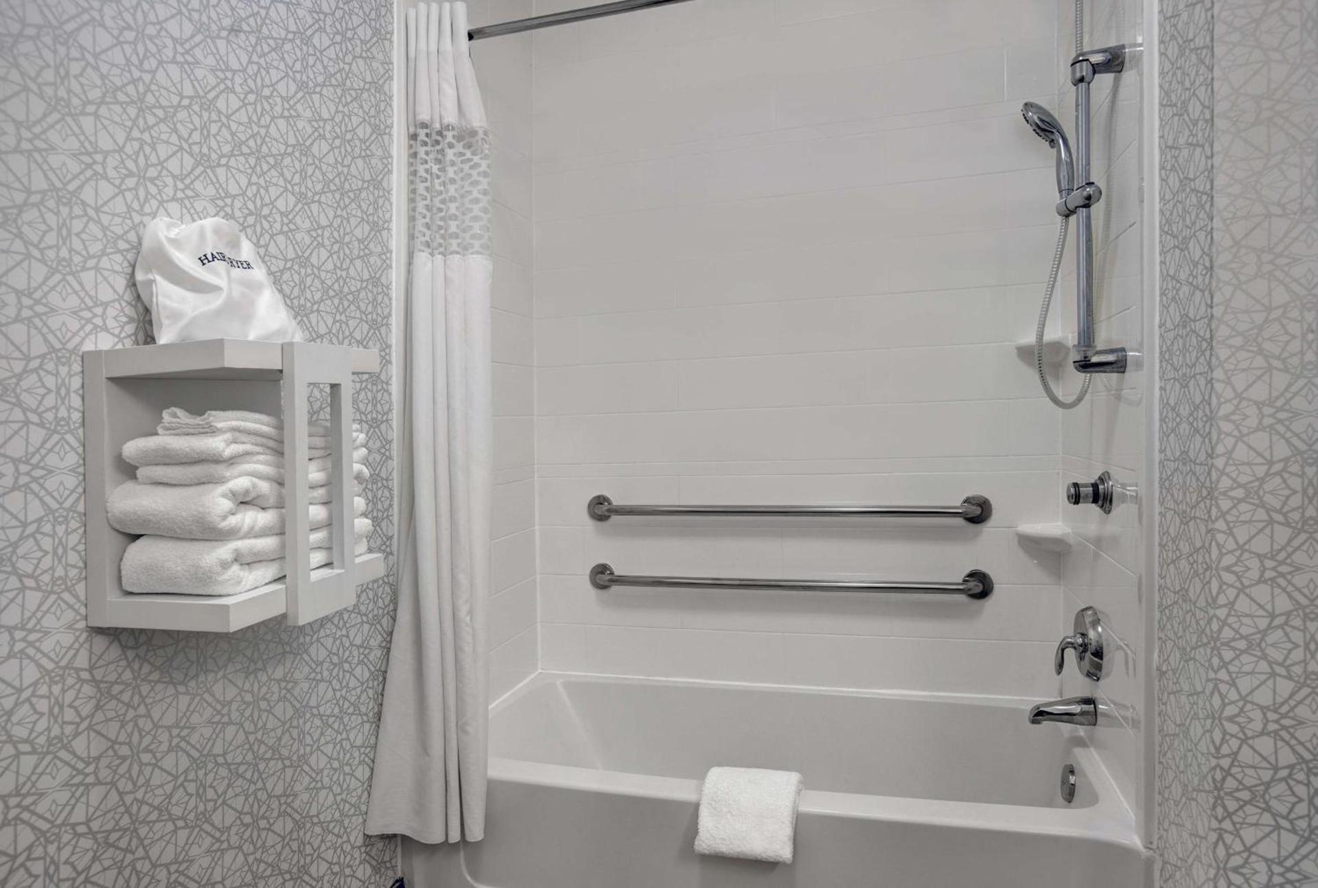 Hampton Inn Keokuk photo 21