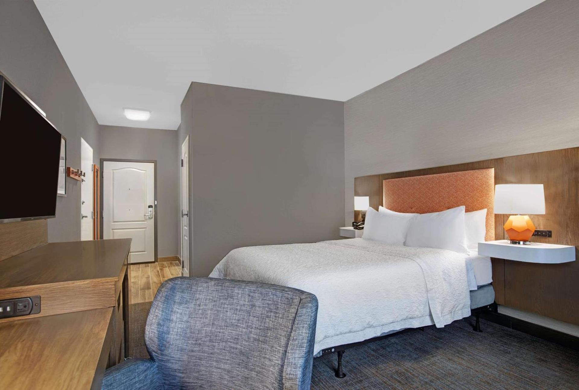 Hampton Inn Keokuk photo 24